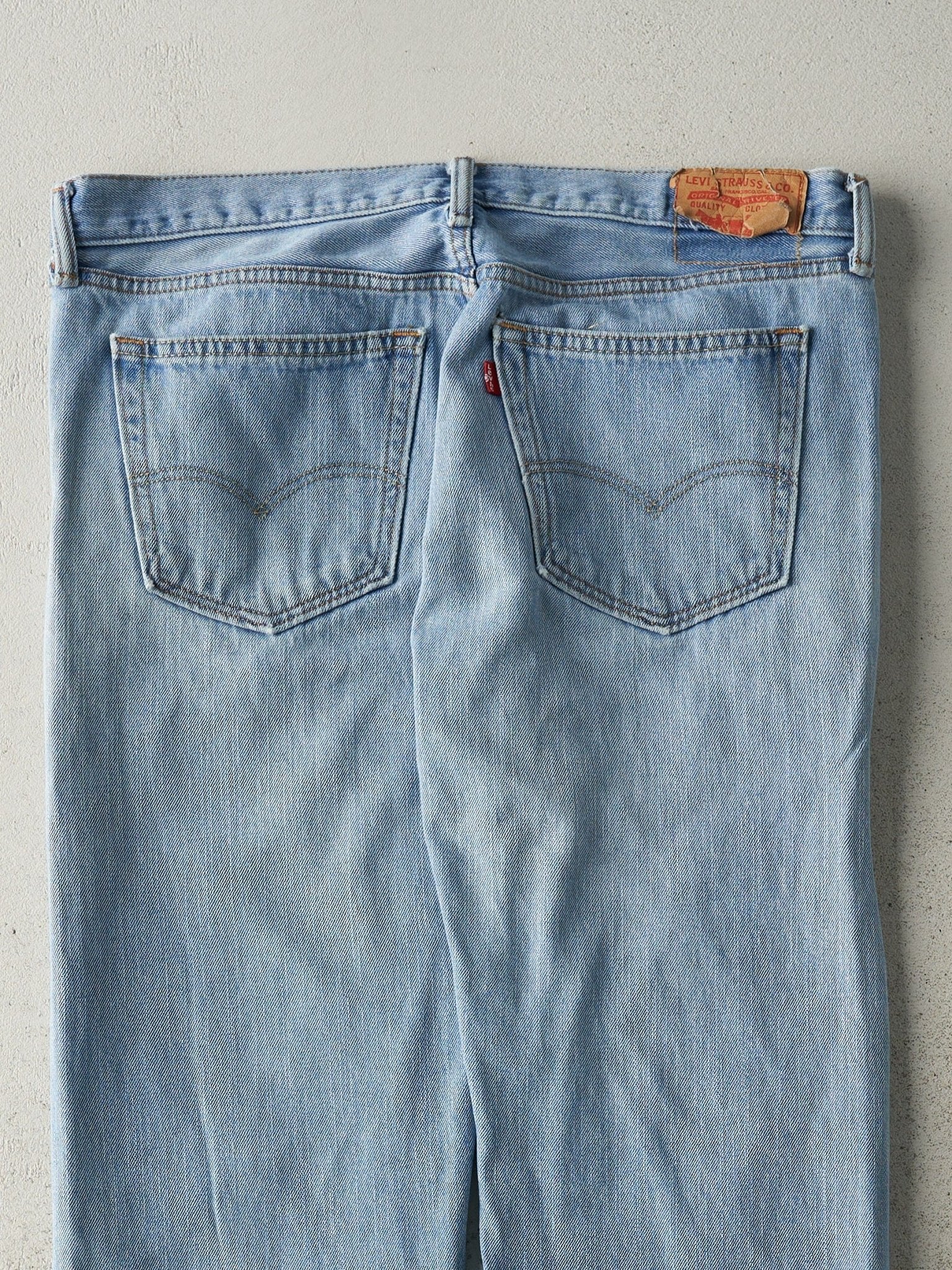 Vintage Y2K Light Wash Levi's 505 Jeans (37x31)