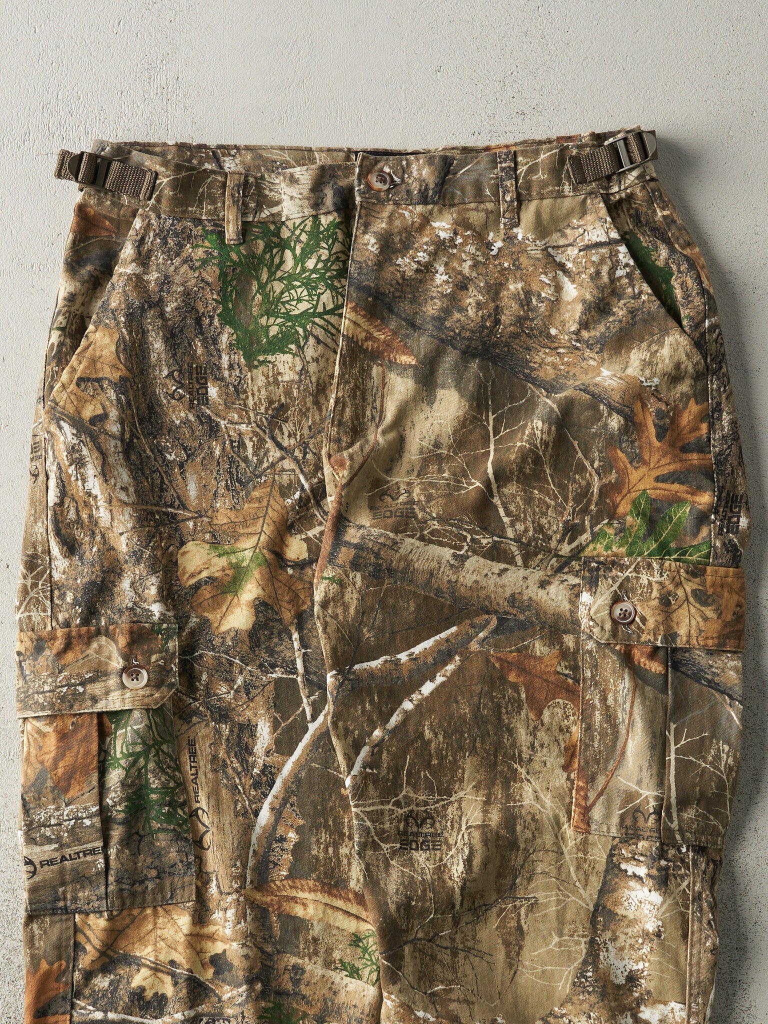 Vintage Y2K Realtree Camo Cargo Pants (33x25)