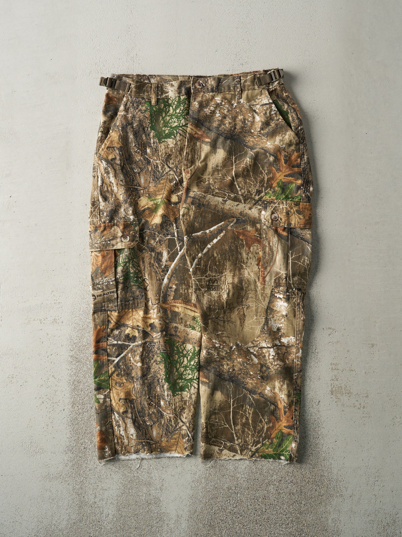 Vintage Y2K Realtree Camo Cargo Pants (33x25)