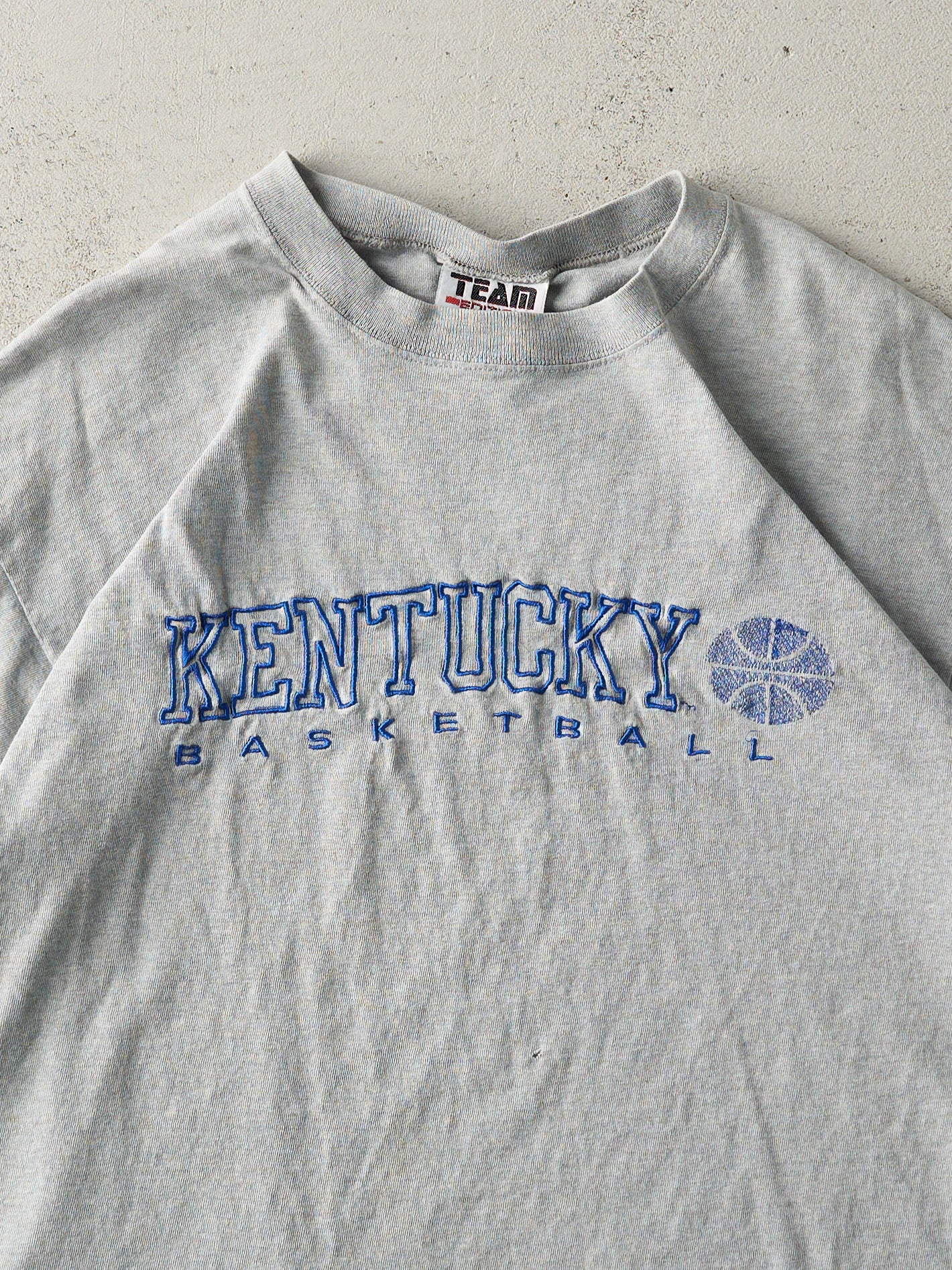 Vintage 90s Grey Embroidered Kentucky Basketball Tee (L)