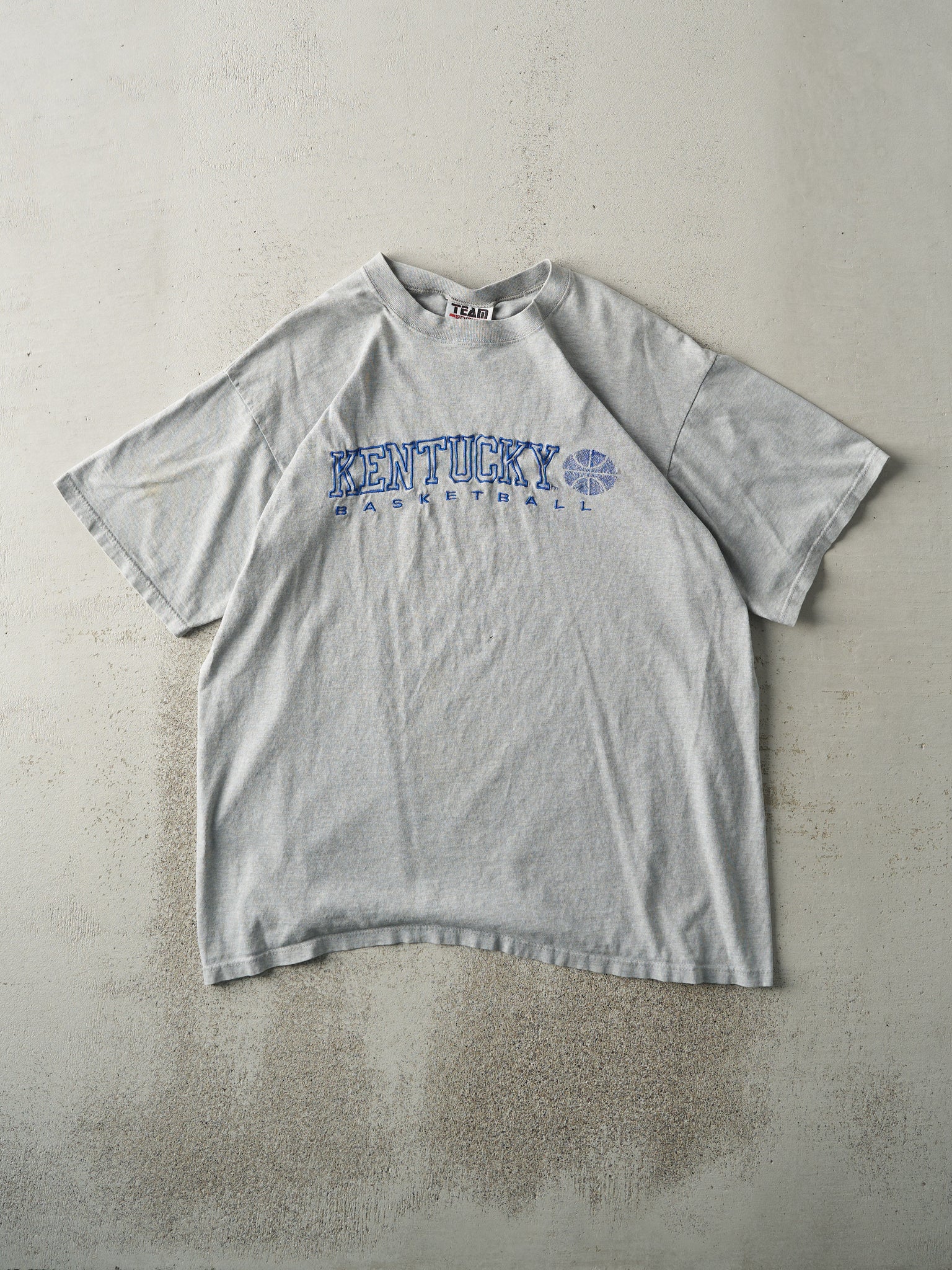 Vintage 90s Grey Embroidered Kentucky Basketball Tee (L)