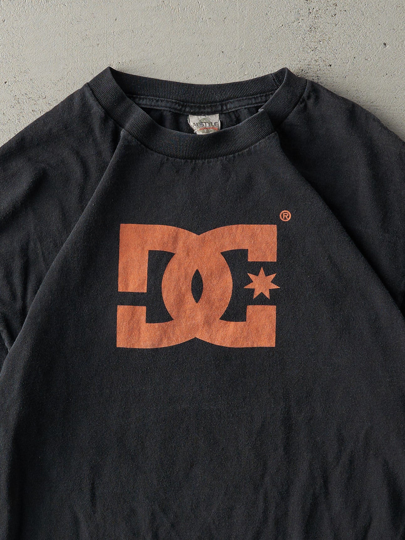 Vintage Y2K Faded Black & Orange DC Shoes Tee (M)