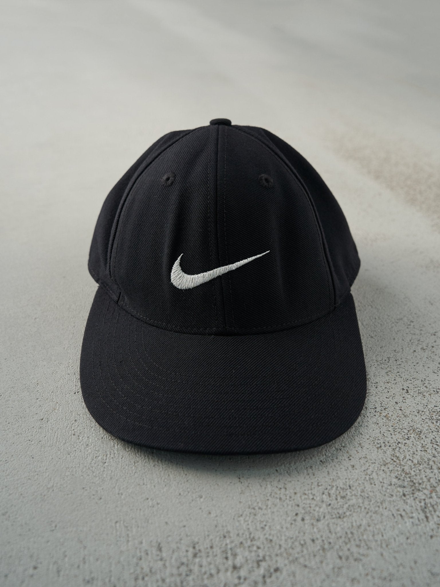Vintage 90s Black Nike Fitted Hat (7 1/2)