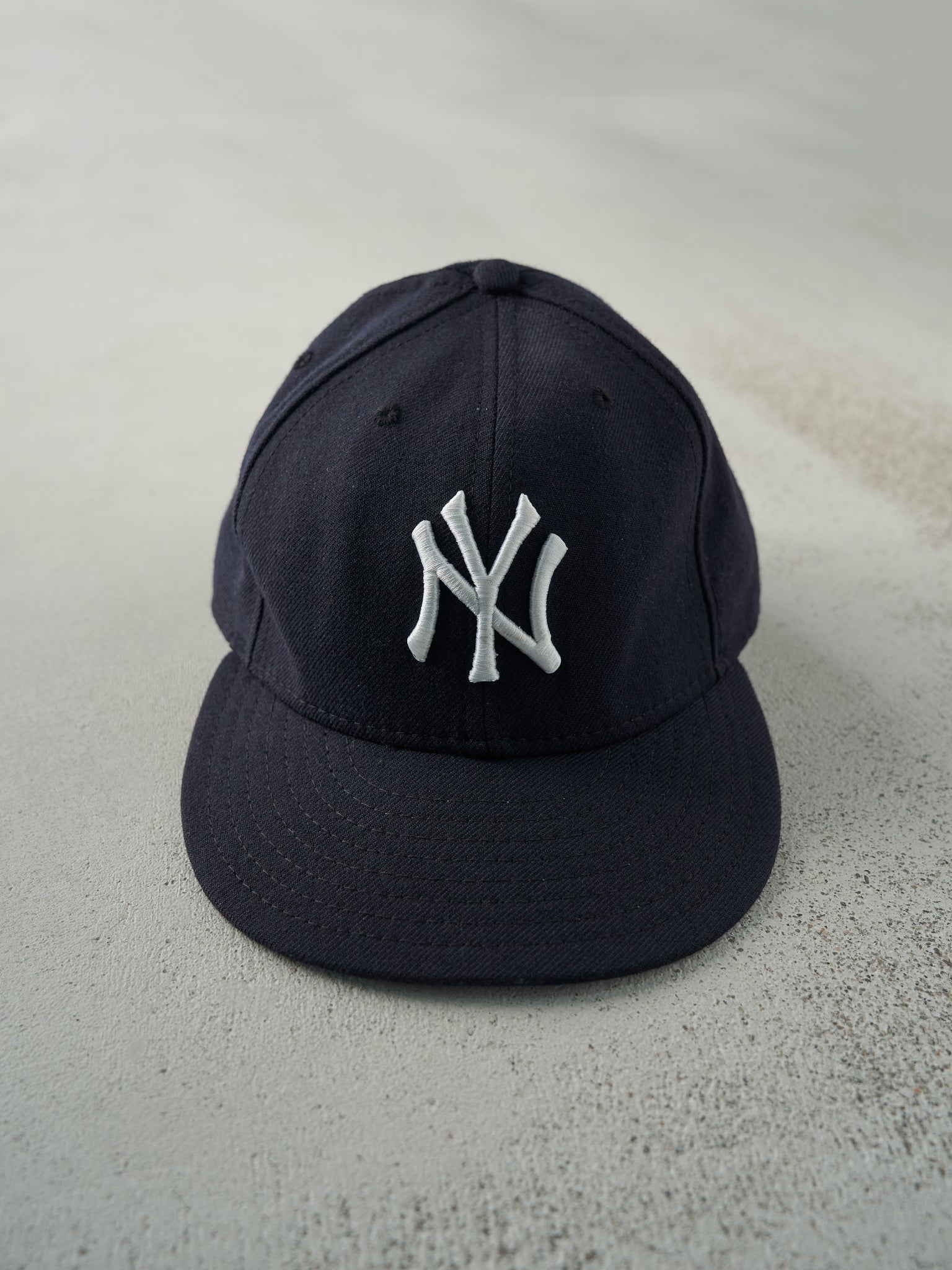 Vintage 90s Navy Blue New York Yankees New Era Fitted Hat (7)