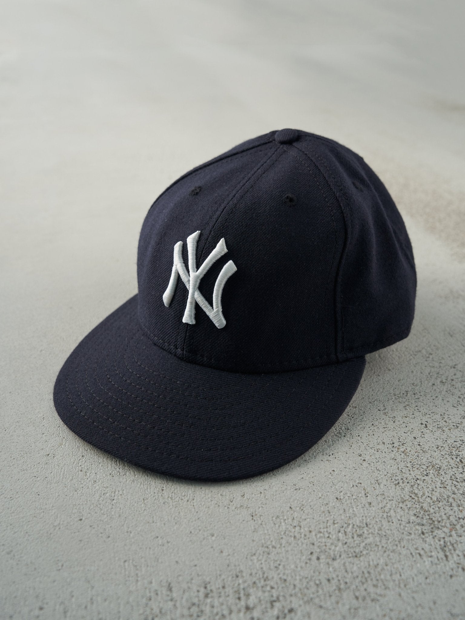 Vintage 90s Navy Blue New York Yankees New Era Fitted Hat (7)
