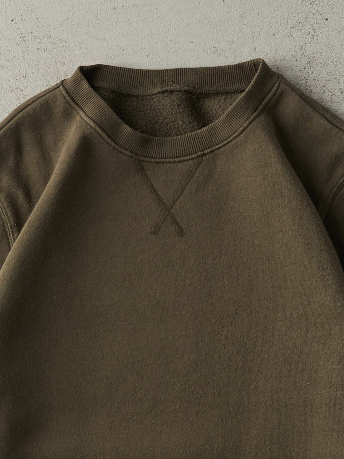 Vintage Y2K Olive Green Blank Crewneck (M)