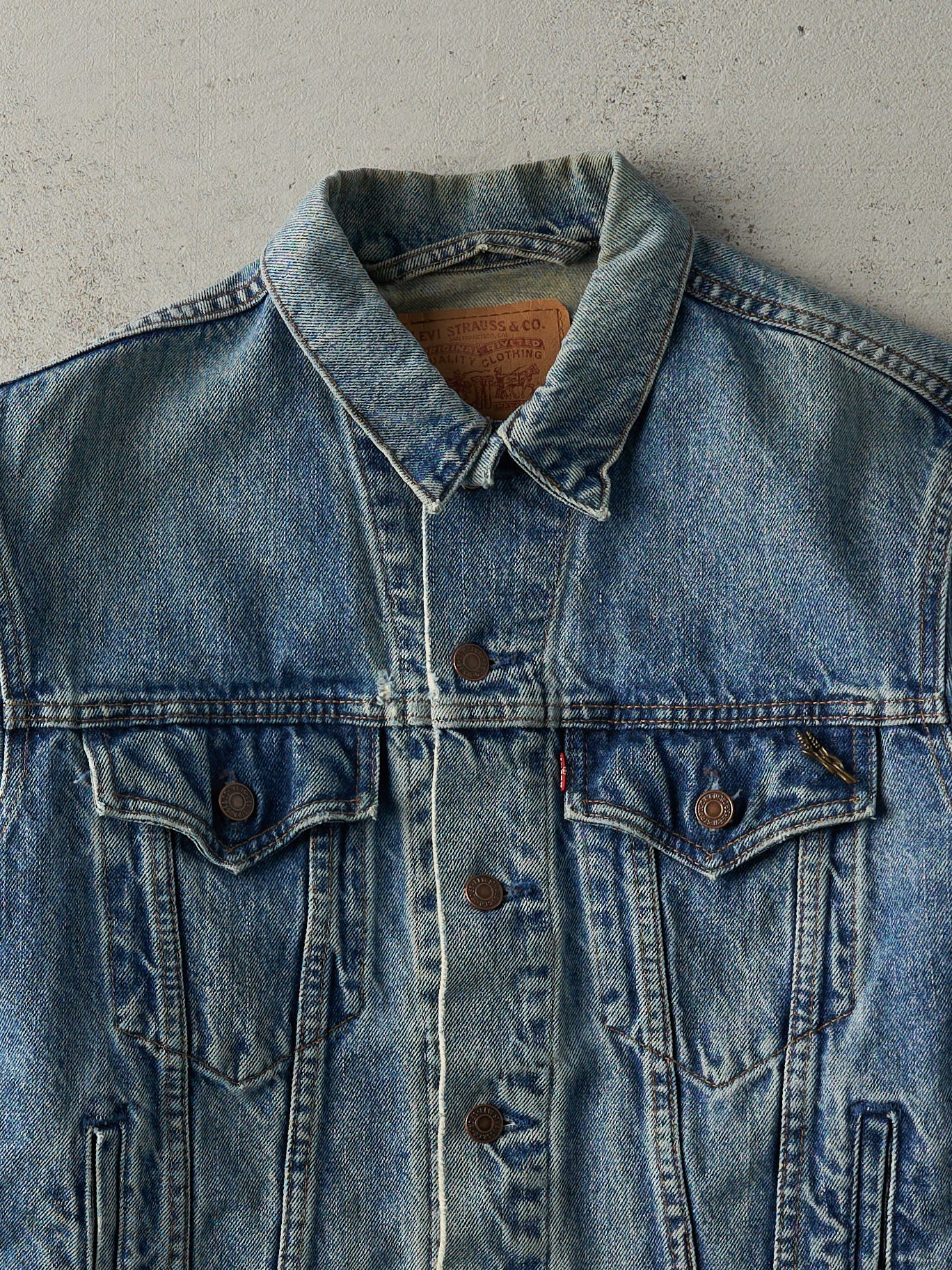 Vintage 90s Light Wash Weed Patch Levi's Type 3 Denim Jacket (S/M)