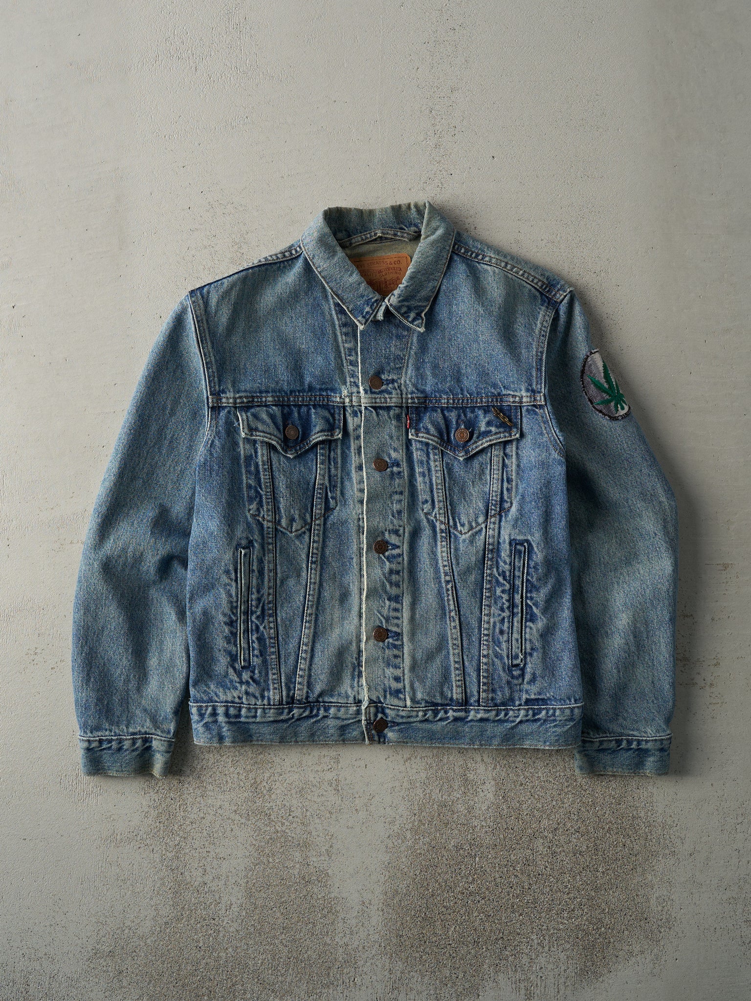 Vintage 90s Light Wash Weed Patch Levi's Type 3 Denim Jacket (S/M)