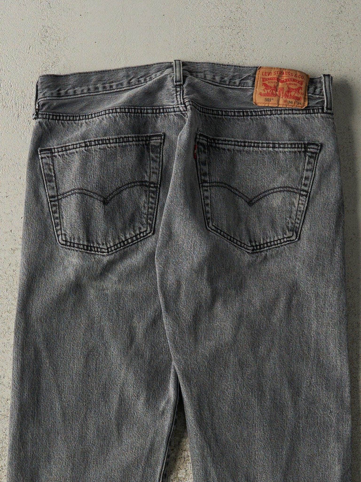 Vintage Y2K Grey Levi's 501 Denim Pants (35.5x32)