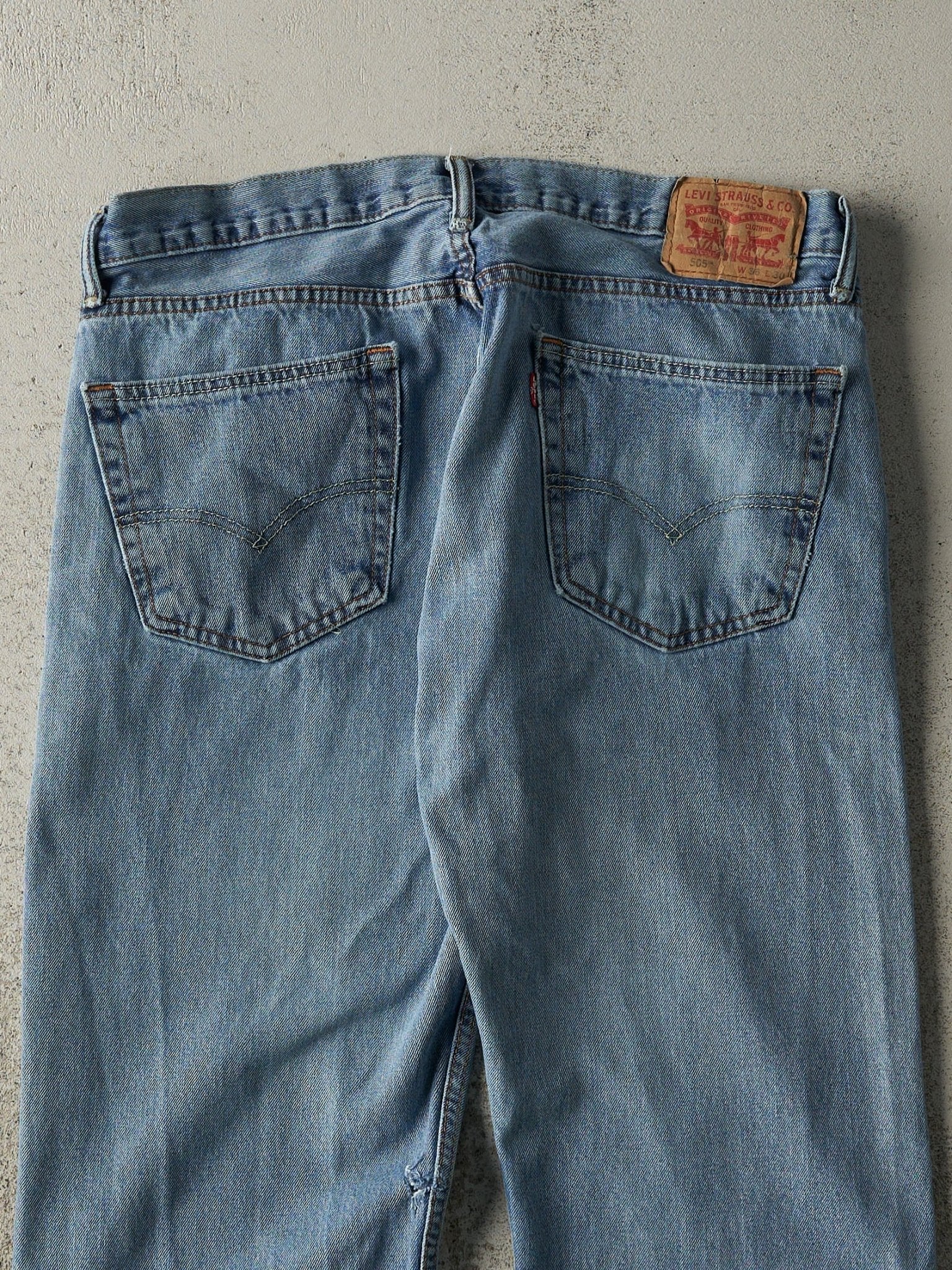 Vintage Y2K Light Wash Levi's 505 Jeans (36x29)