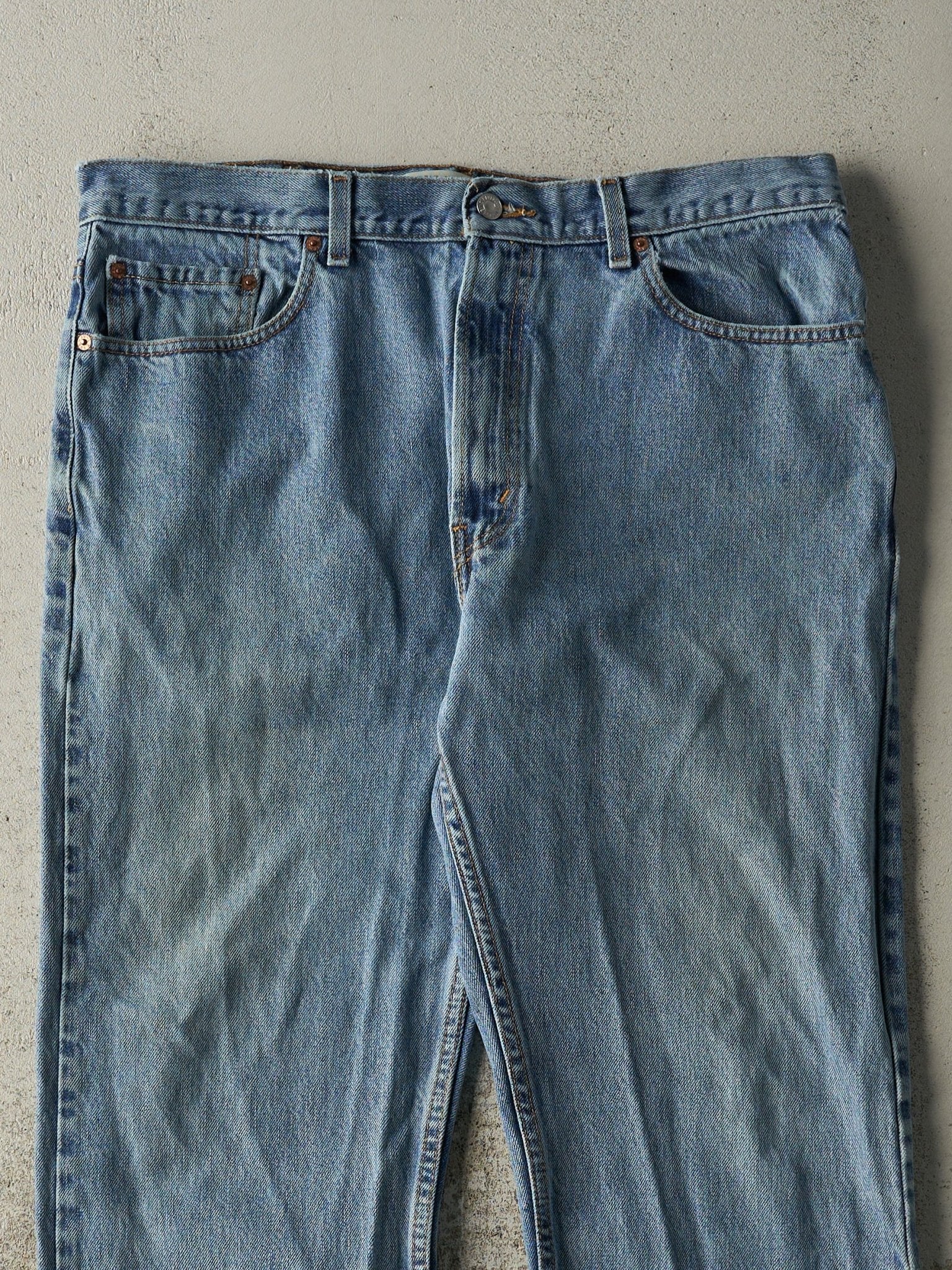 Vintage Y2K Light Wash Levi's Jeans (36x31)