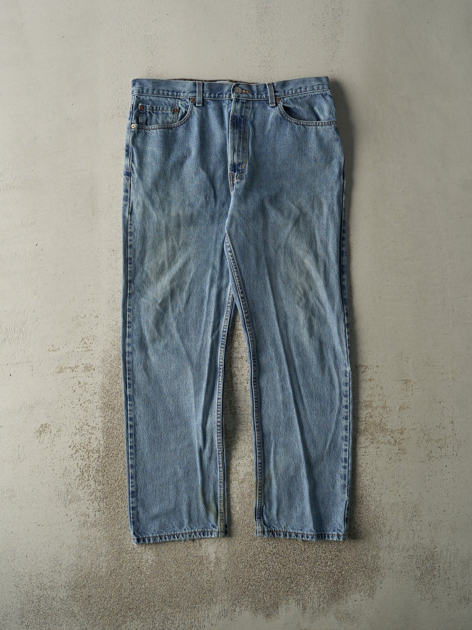 Vintage Y2K Light Wash Levi's Jeans (36x31)