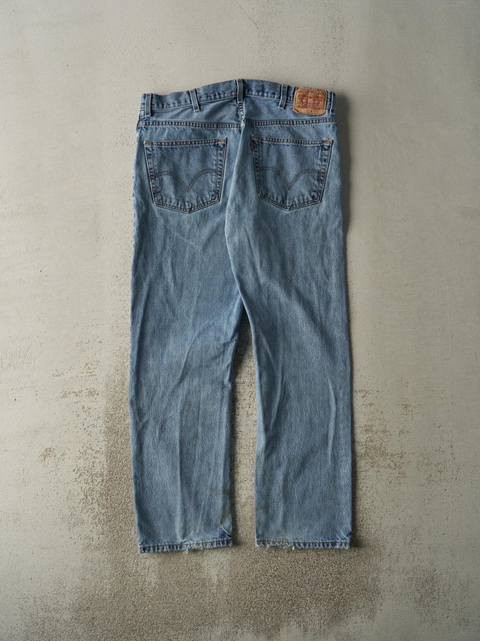 Vintage Y2K Light Wash Levi's Jeans (36x31)