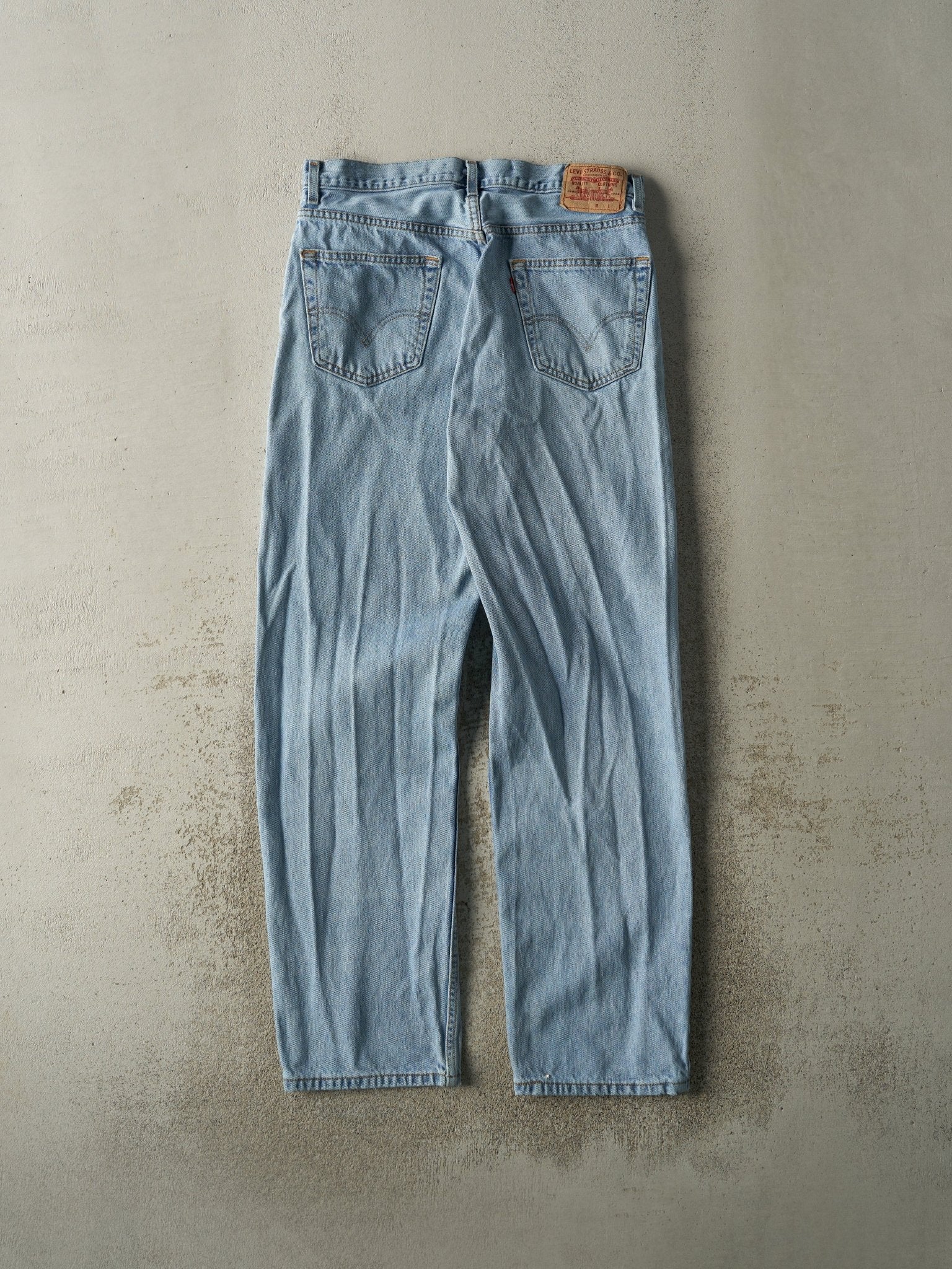 Vintage Y2K Light Wash Levi's 550 Jeans (34x33)