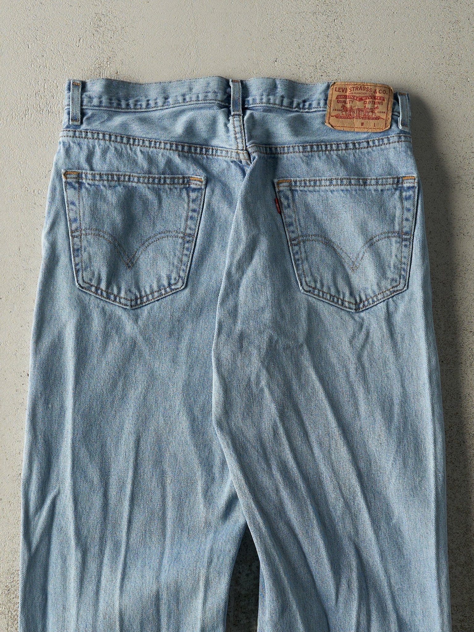 Vintage Y2K Light Wash Levi's 550 Jeans (34x33)