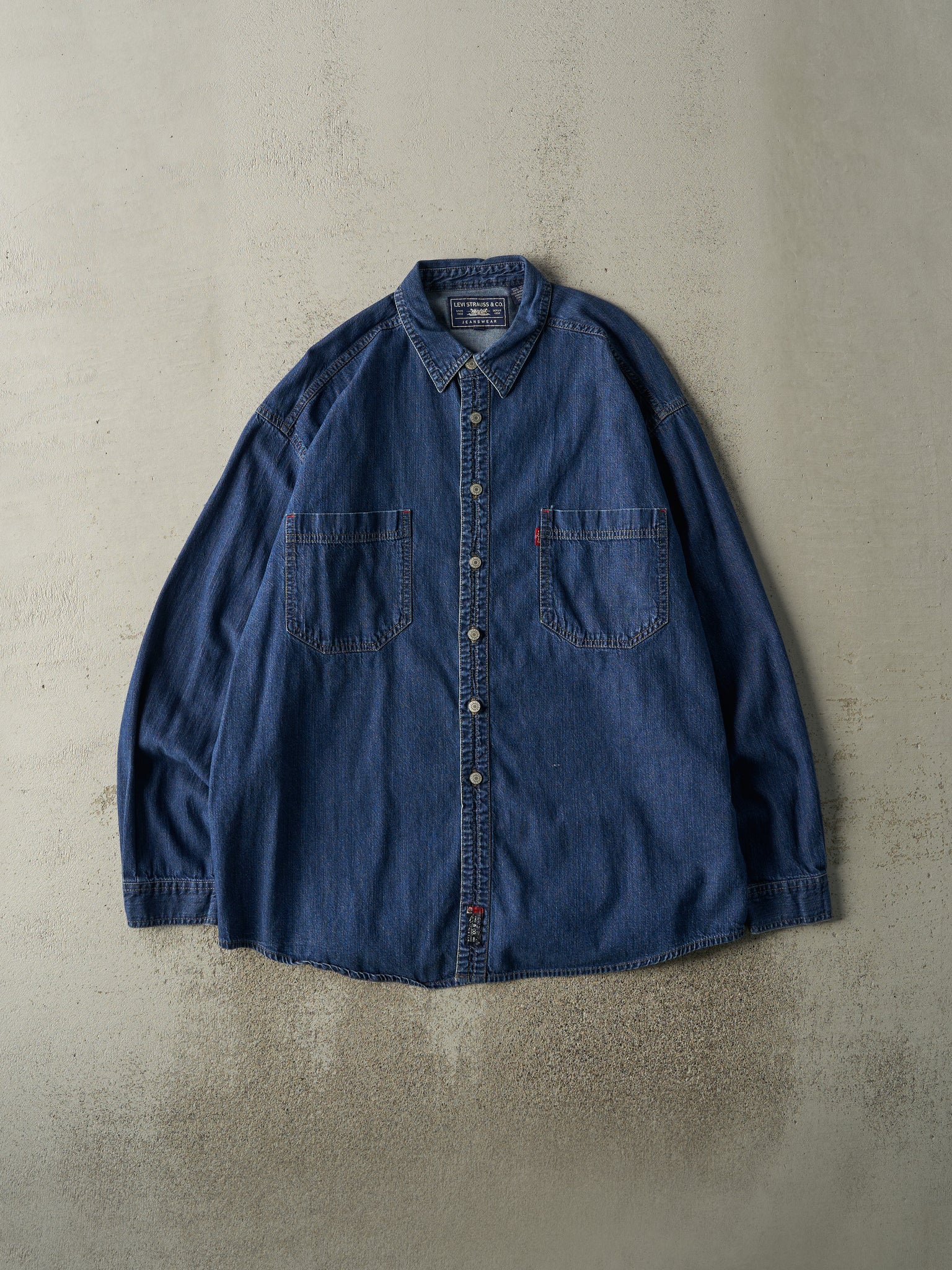 Vintage 90s Dark Wash Levi's Button Up Long Sleeve (XL)