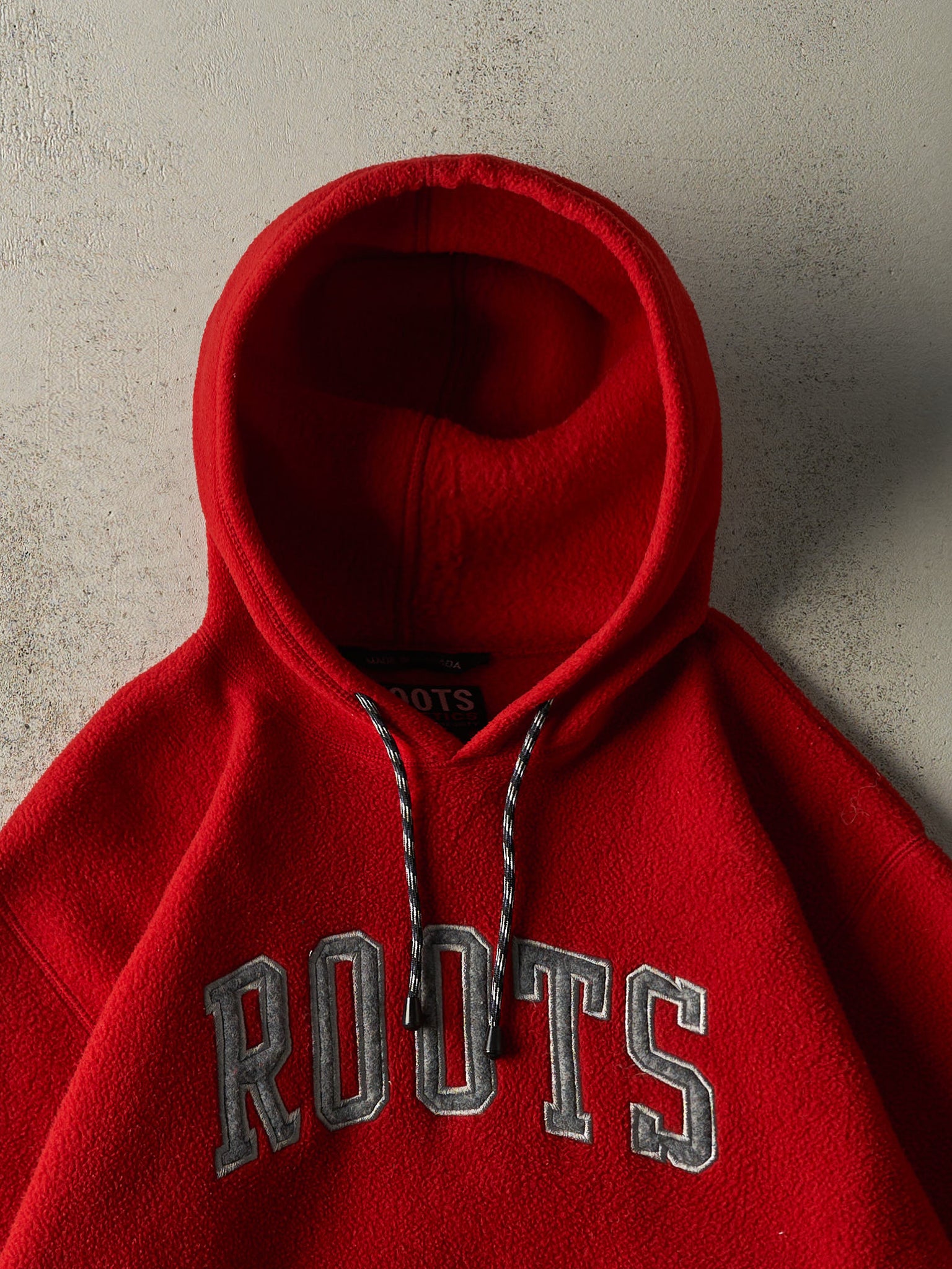 Vintage Y2K Red Roots Fleece Hoodie (M)