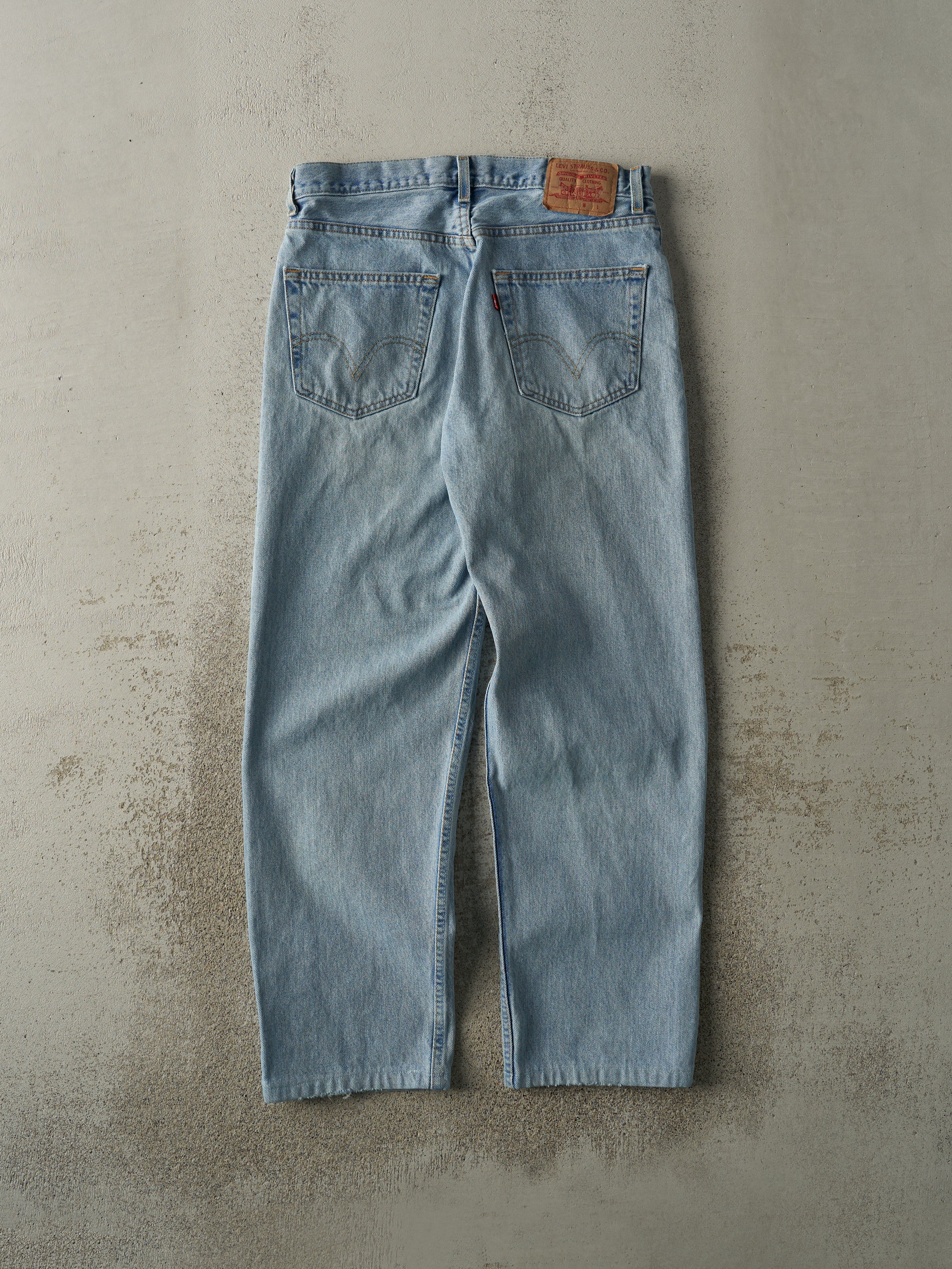 Vintage 90s Light Wash Levi's 550 Relaxed Fit Jeans (31.5x29.5)