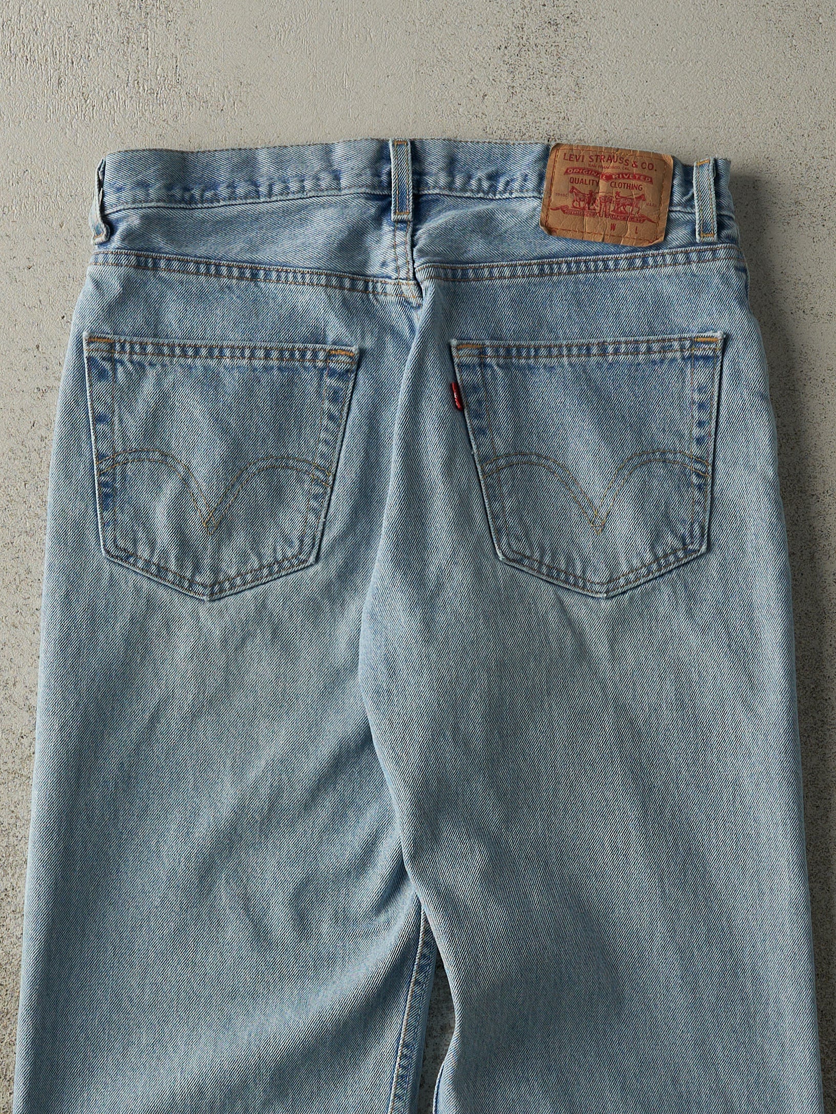 Vintage 90s Light Wash Levi's 550 Relaxed Fit Jeans (31.5x29.5)