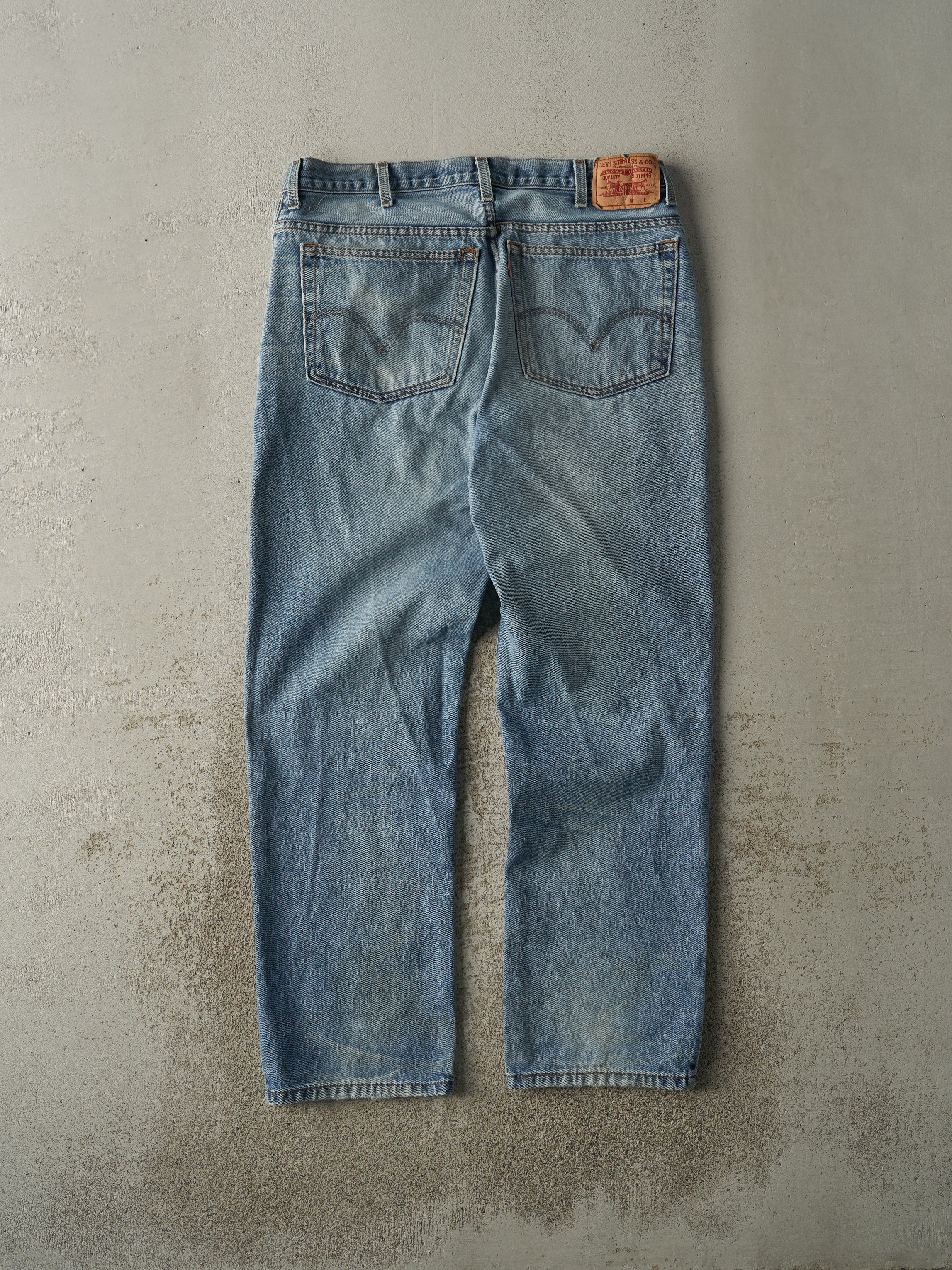 Vintage Y2K Light Wash Levi's Slim Fit Jeans (35.5x30.5)