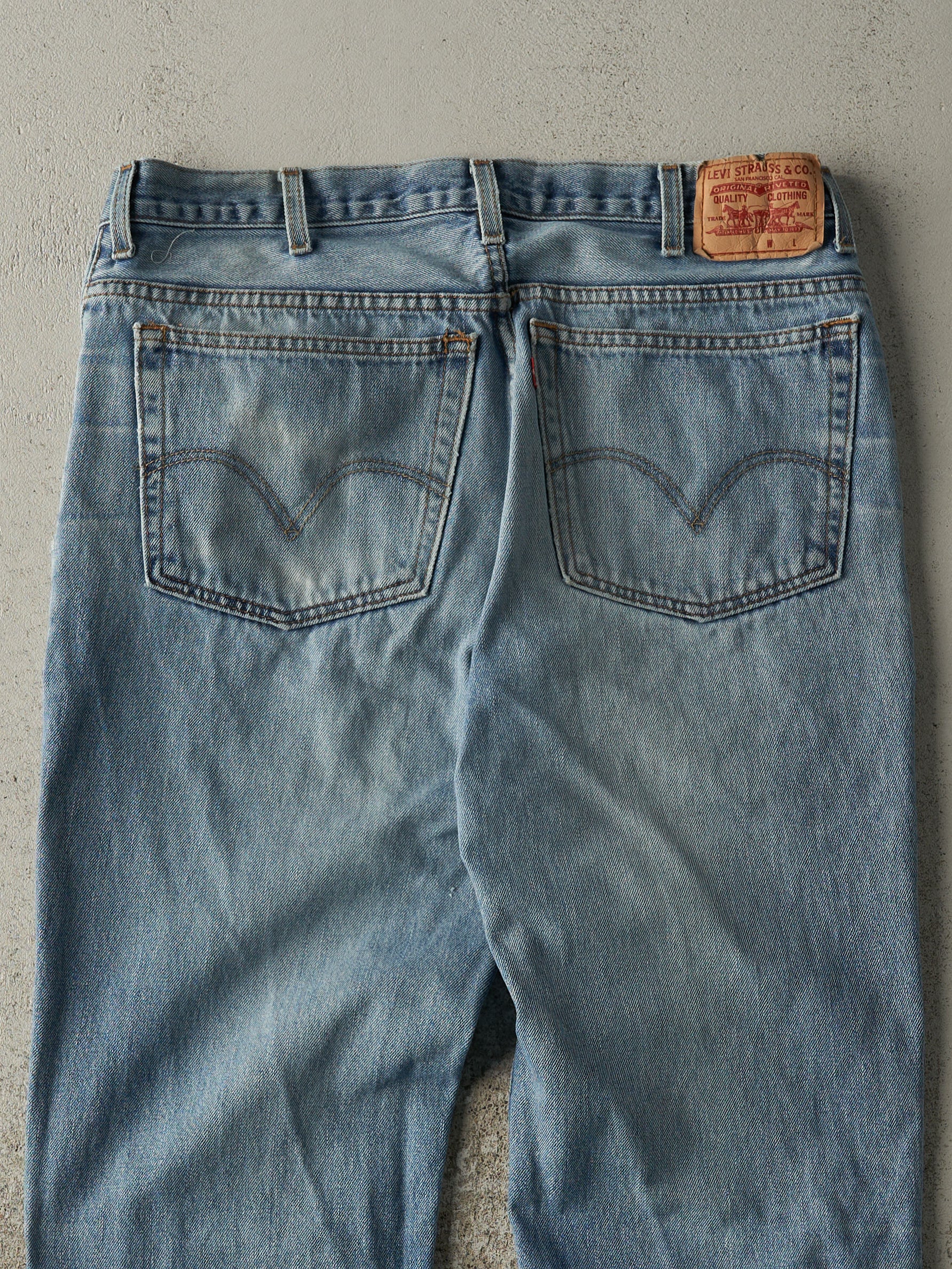 Vintage Y2K Light Wash Levi's Slim Fit Jeans (35.5x30.5)