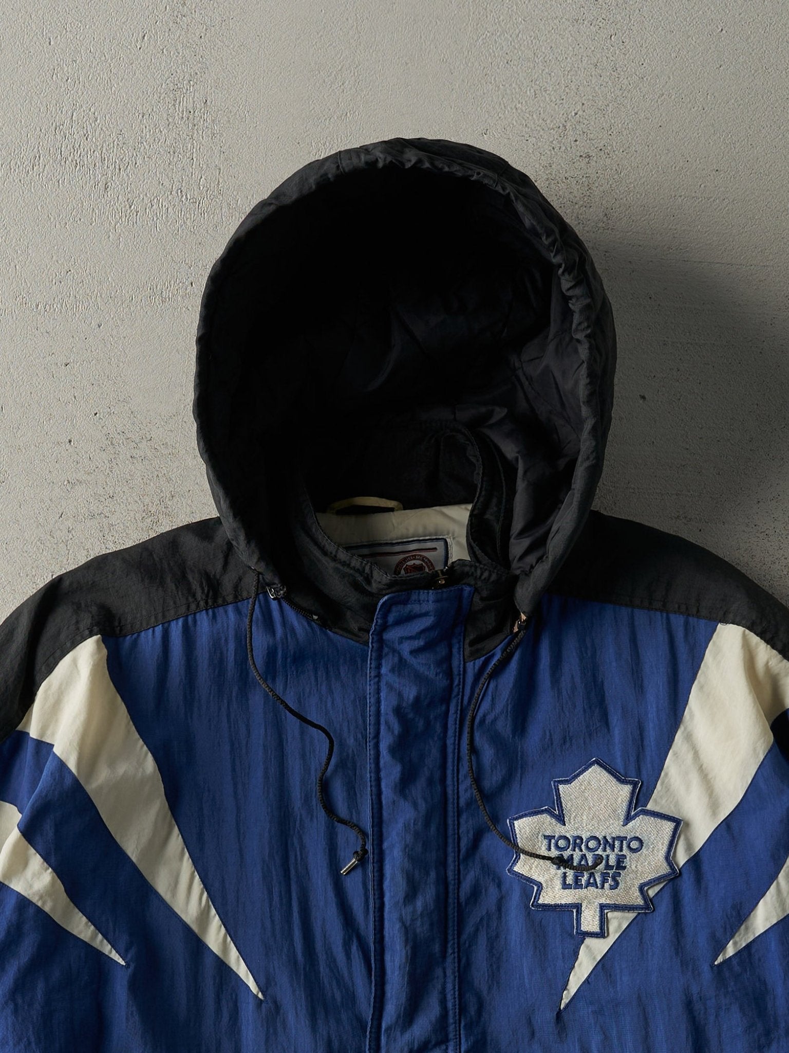 Vintage 90s Black, Blue & White Toronto Maple Leafs Apex Puffer Jacket (L)