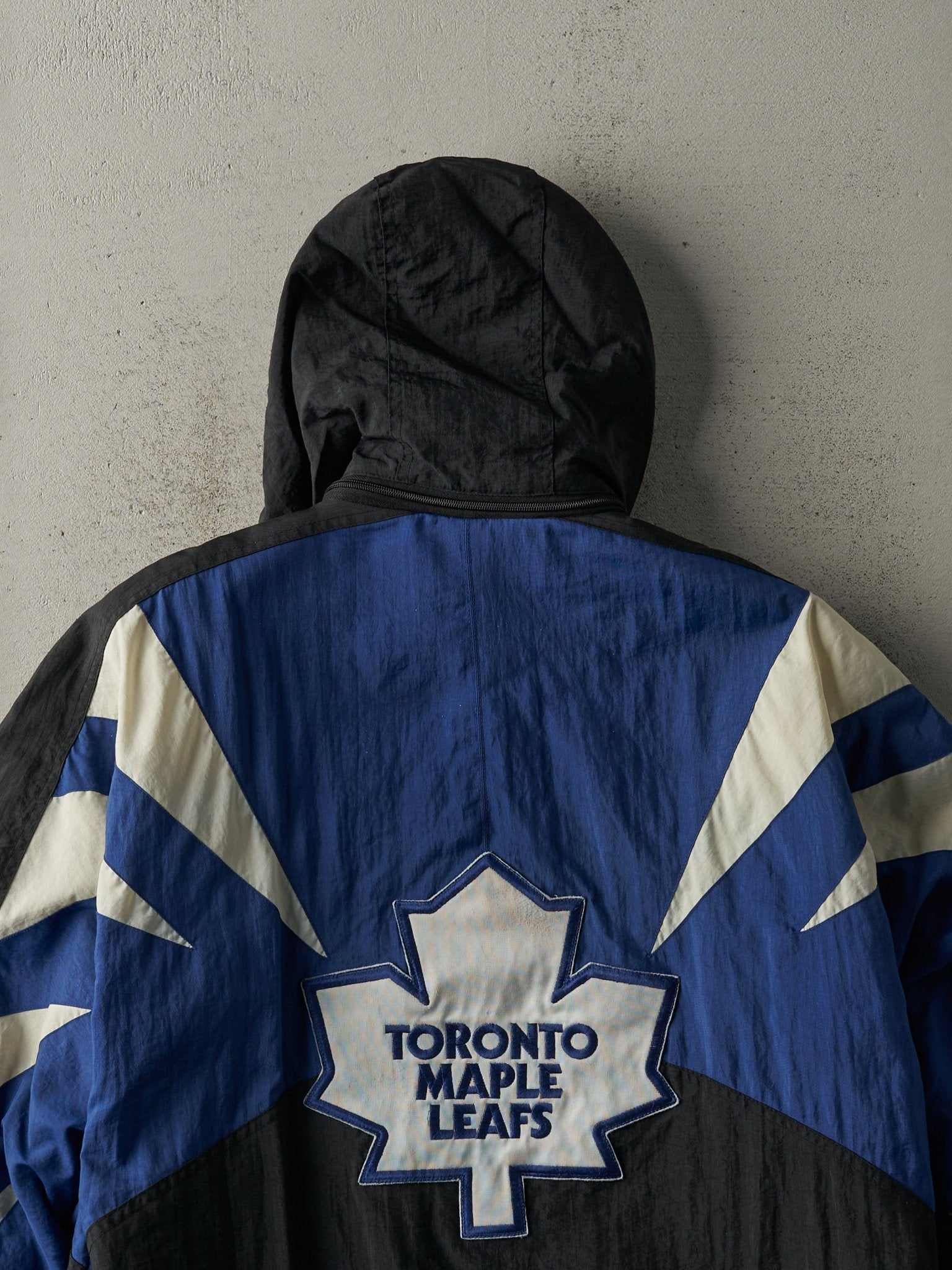 Vintage 90s Black, Blue & White Toronto Maple Leafs Apex Puffer Jacket (L)