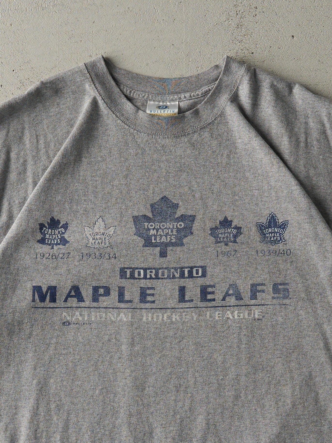 Vintage Y2K Grey Toronto Maple Leafs Tee (L)