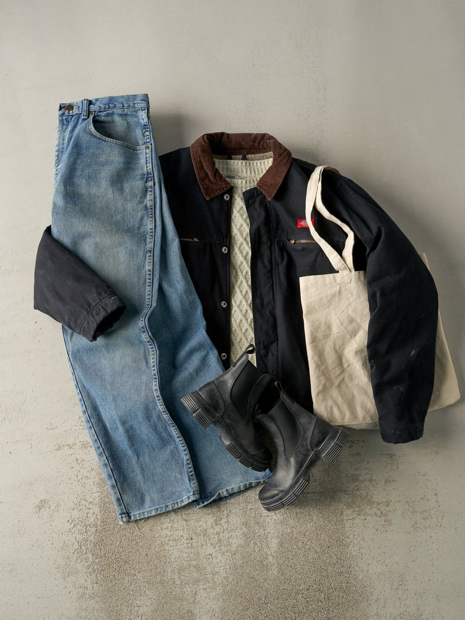 Vintage Y2K Mid Wash Wrangler Jeans (32x32)