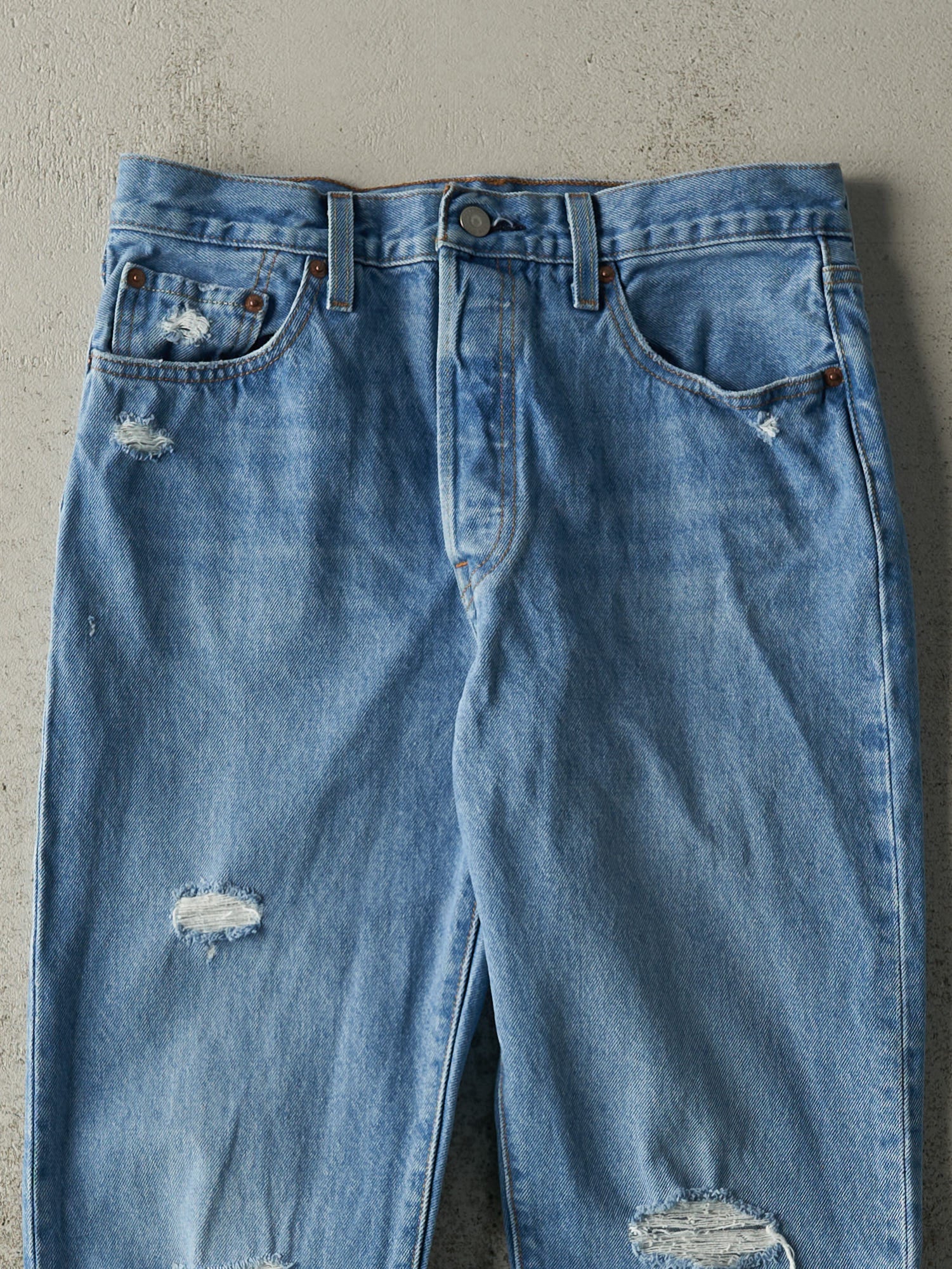 Vintage Y2K Light Wash Levi's 501 Jeans (30x27)
