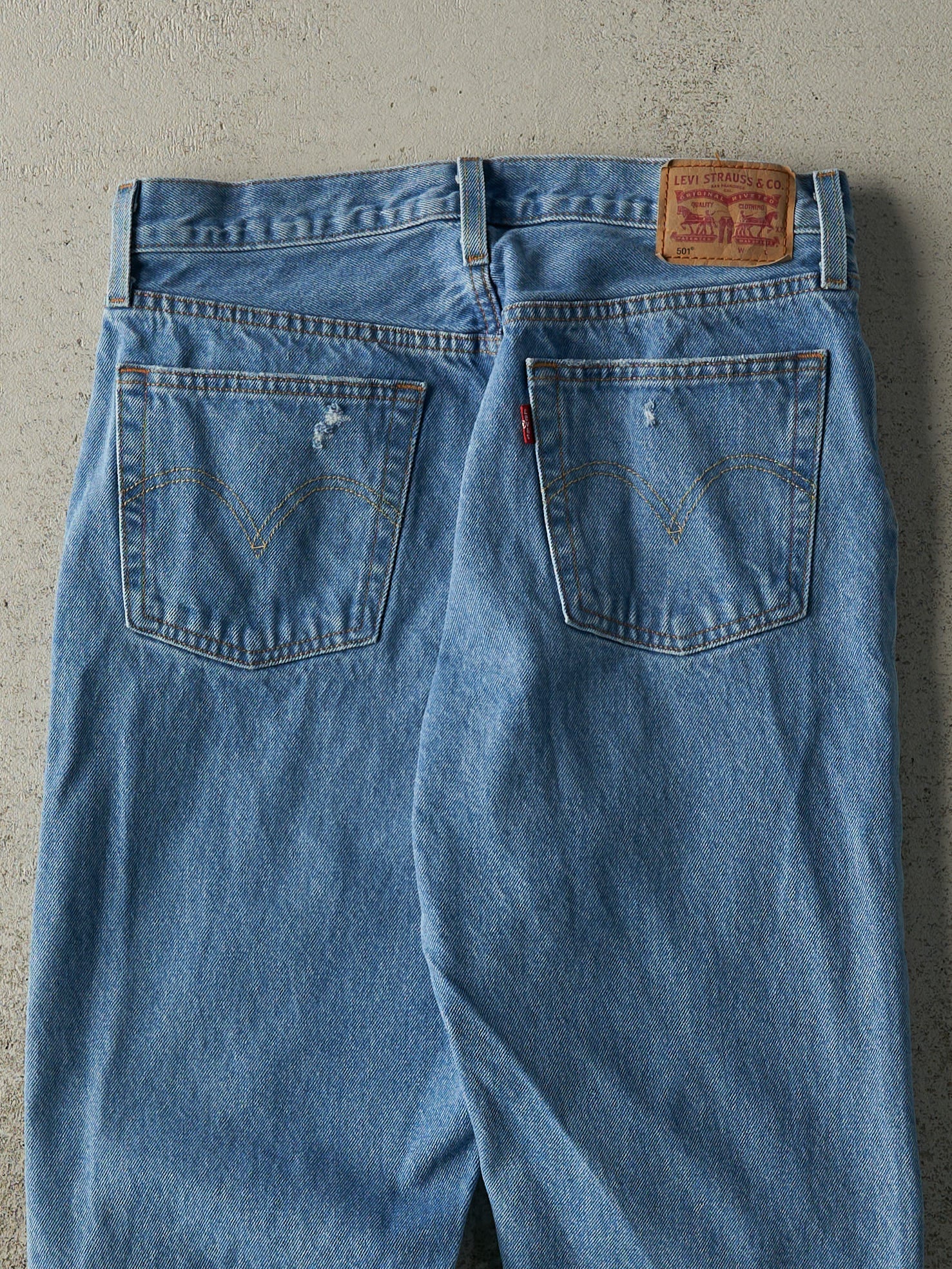 Vintage Y2K Light Wash Levi's 501 Jeans (30x27)