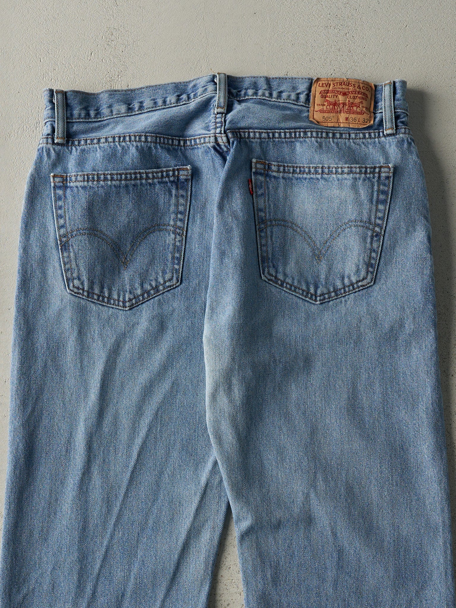 Vintage Y2K Light Wash Levi's 505 Jeans (35.5x30.5)