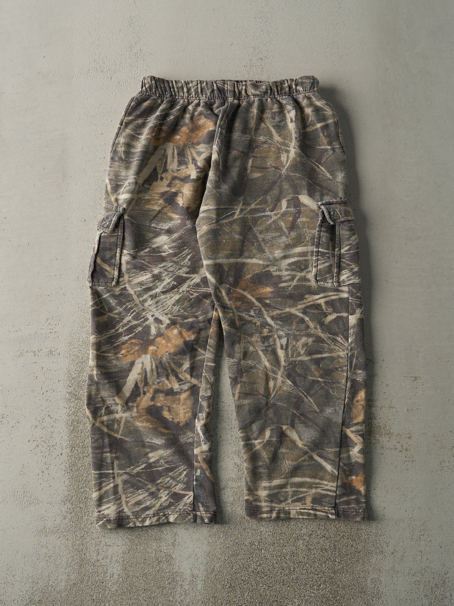 Vintage Y2K Camo Cargo Sweatpants (34x28.5)