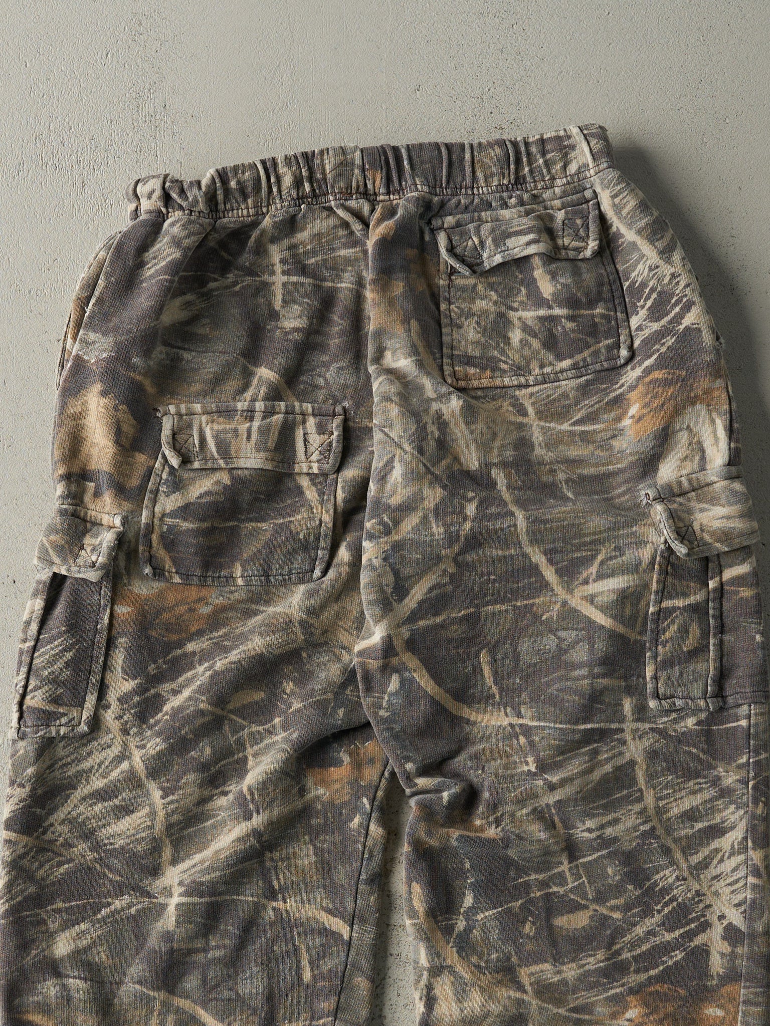 Vintage Y2K Camo Cargo Sweatpants (34x28.5)