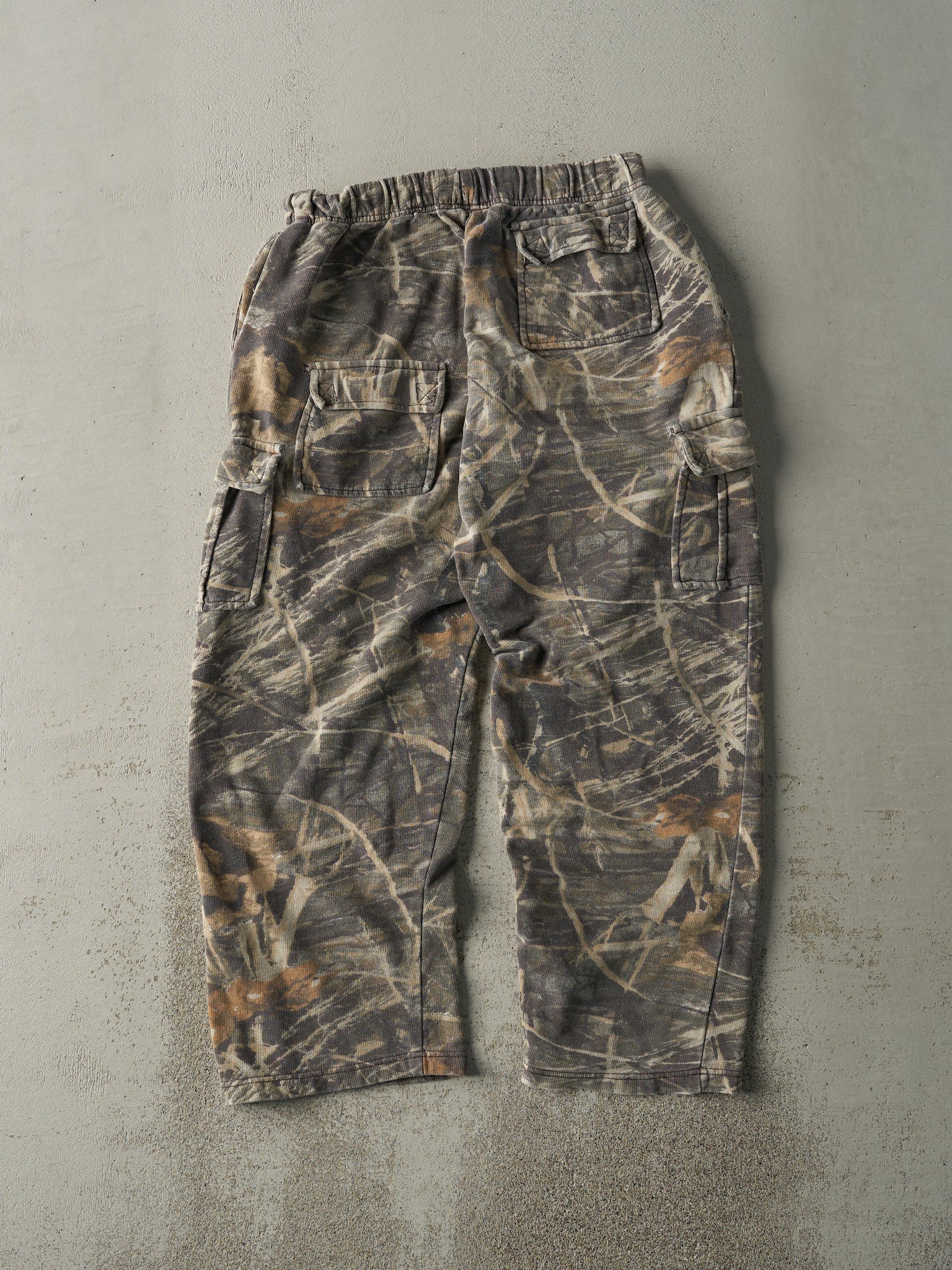 Vintage Y2K Camo Cargo Sweatpants (34x28.5)