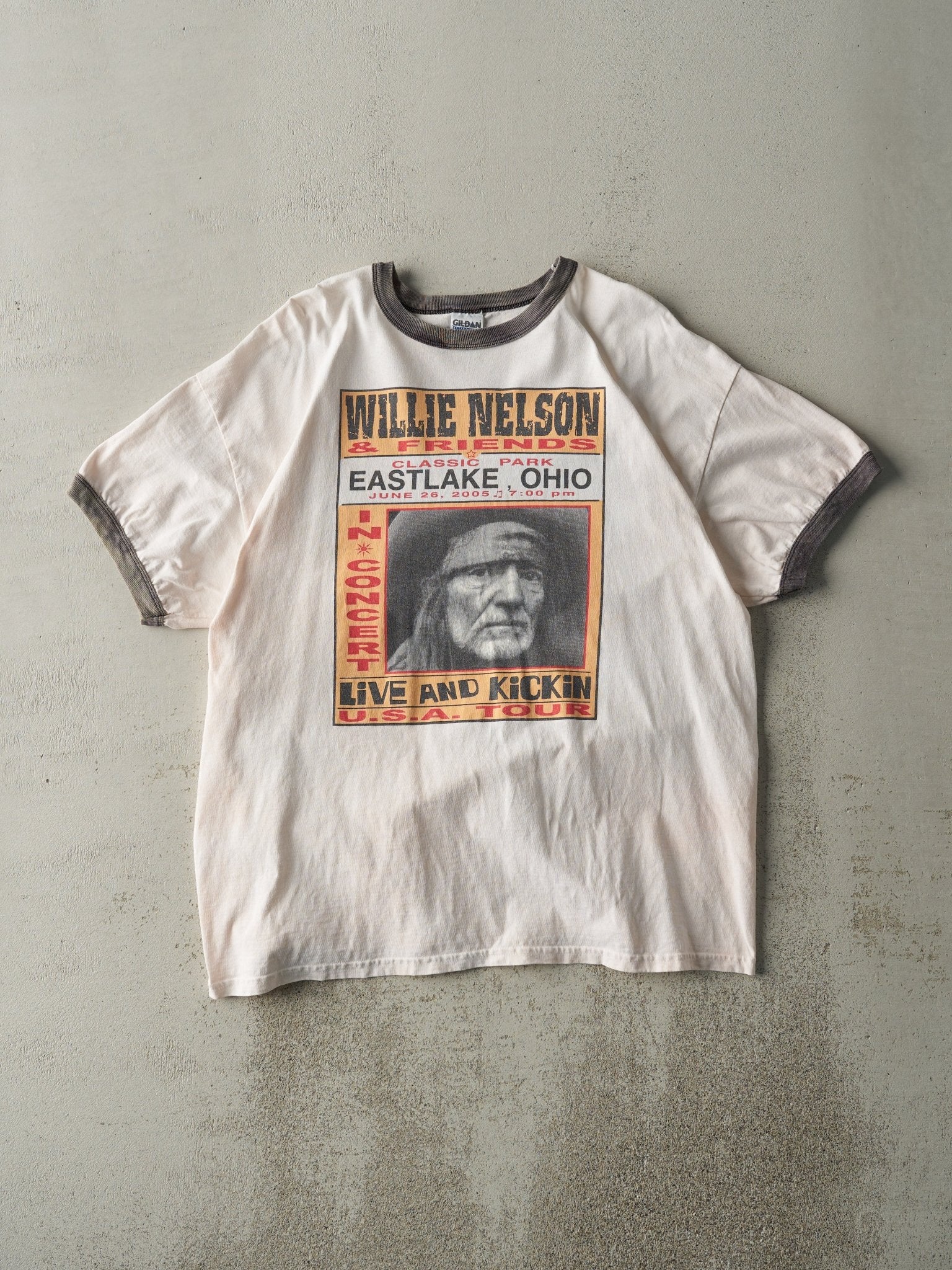 Vintage 05' White Willie Nelson & Friends Tour Tee (L)