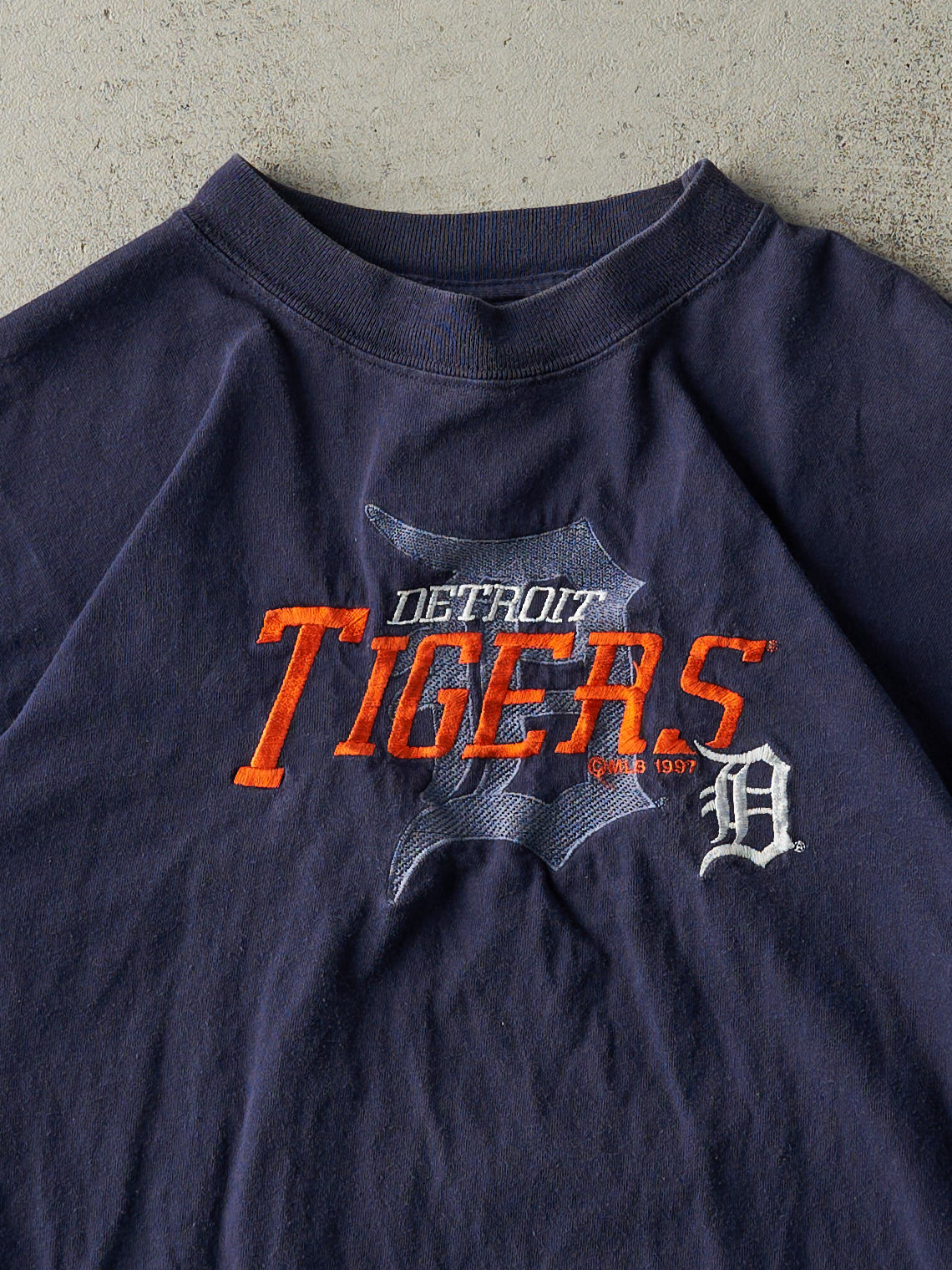 Vintage 97' Navy Blue Embroidered Detroit Tigers Tee (M)