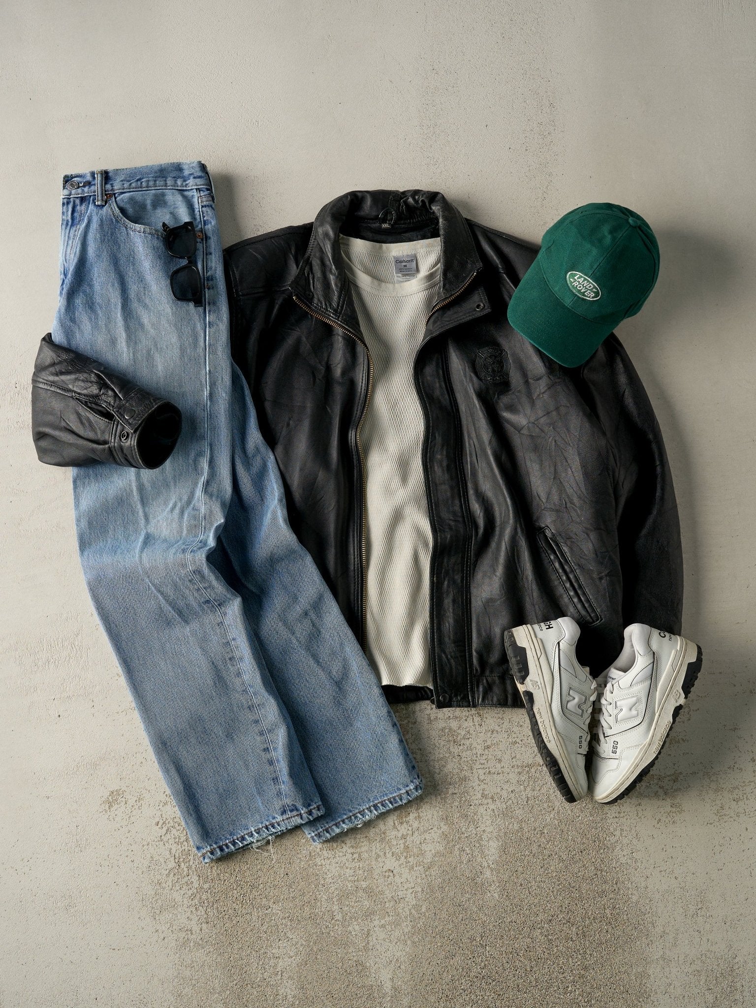 Vintage Y2K Mid Wash Levi's Jeans (33x32.5)