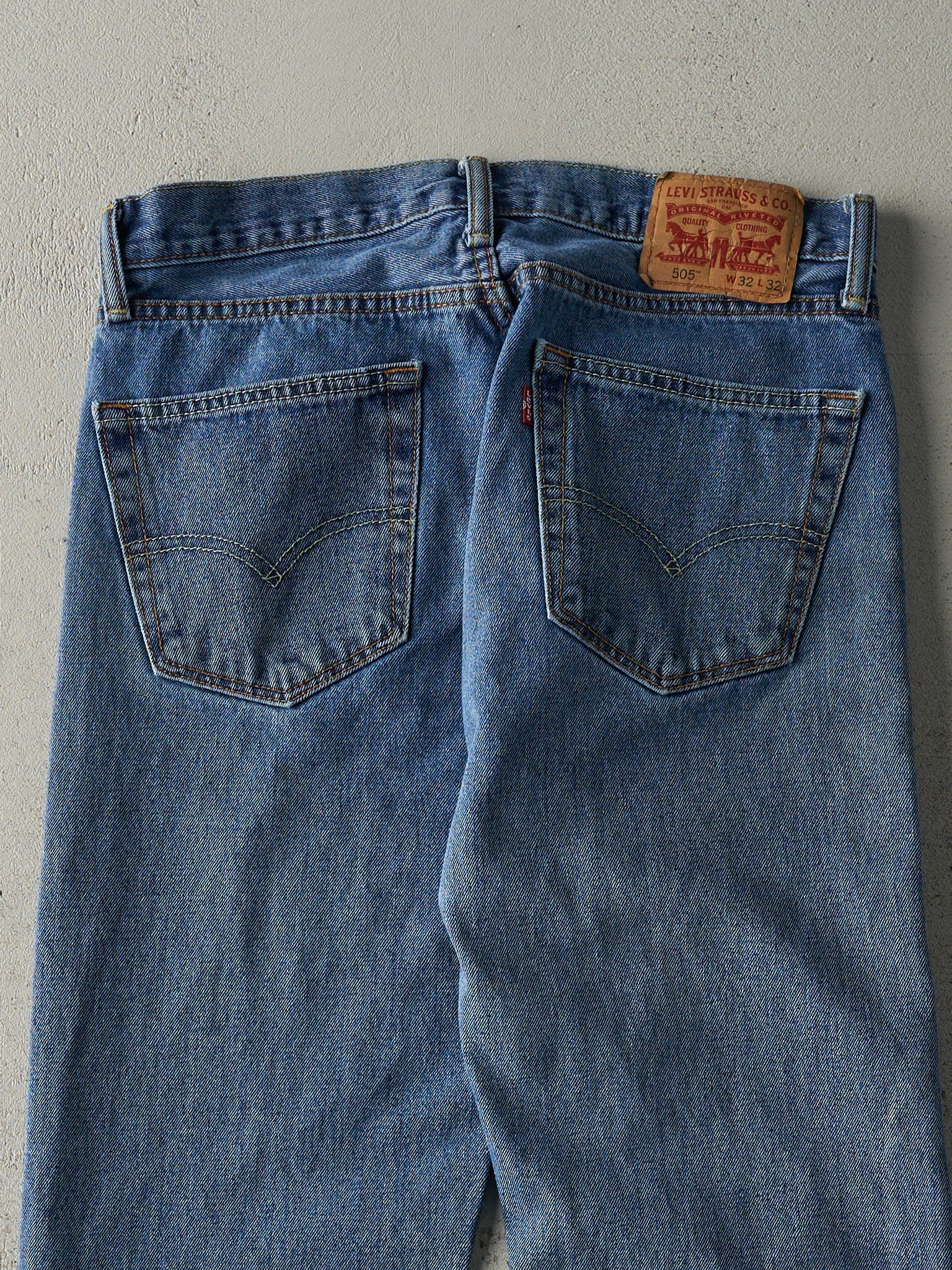 Vintage Y2K Mid Wash Levi's 505 Jeans (32x30.5)