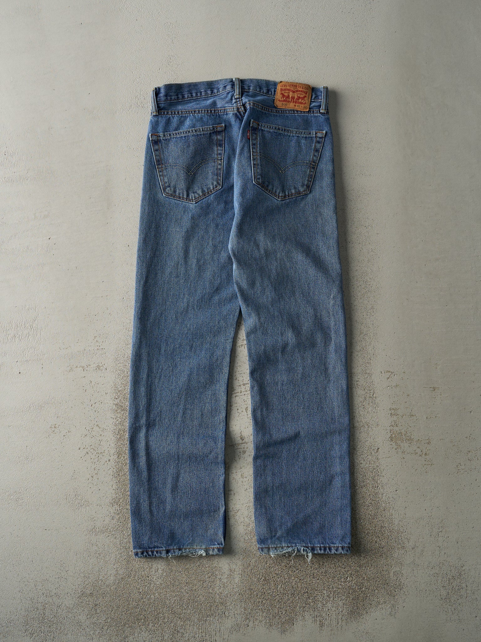 Vintage Y2K Mid Wash Levi's 505 Jeans (32x30.5)