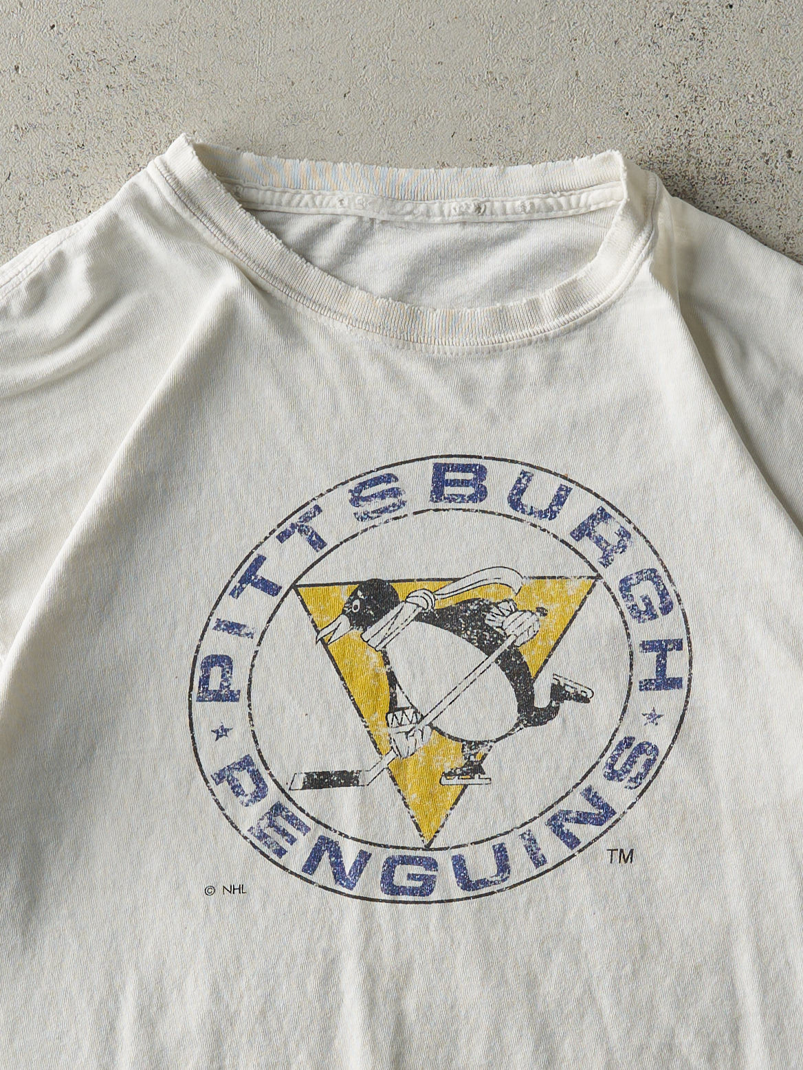 Vintage Y2K White Pittsburgh Penguins NHL Tee (M)