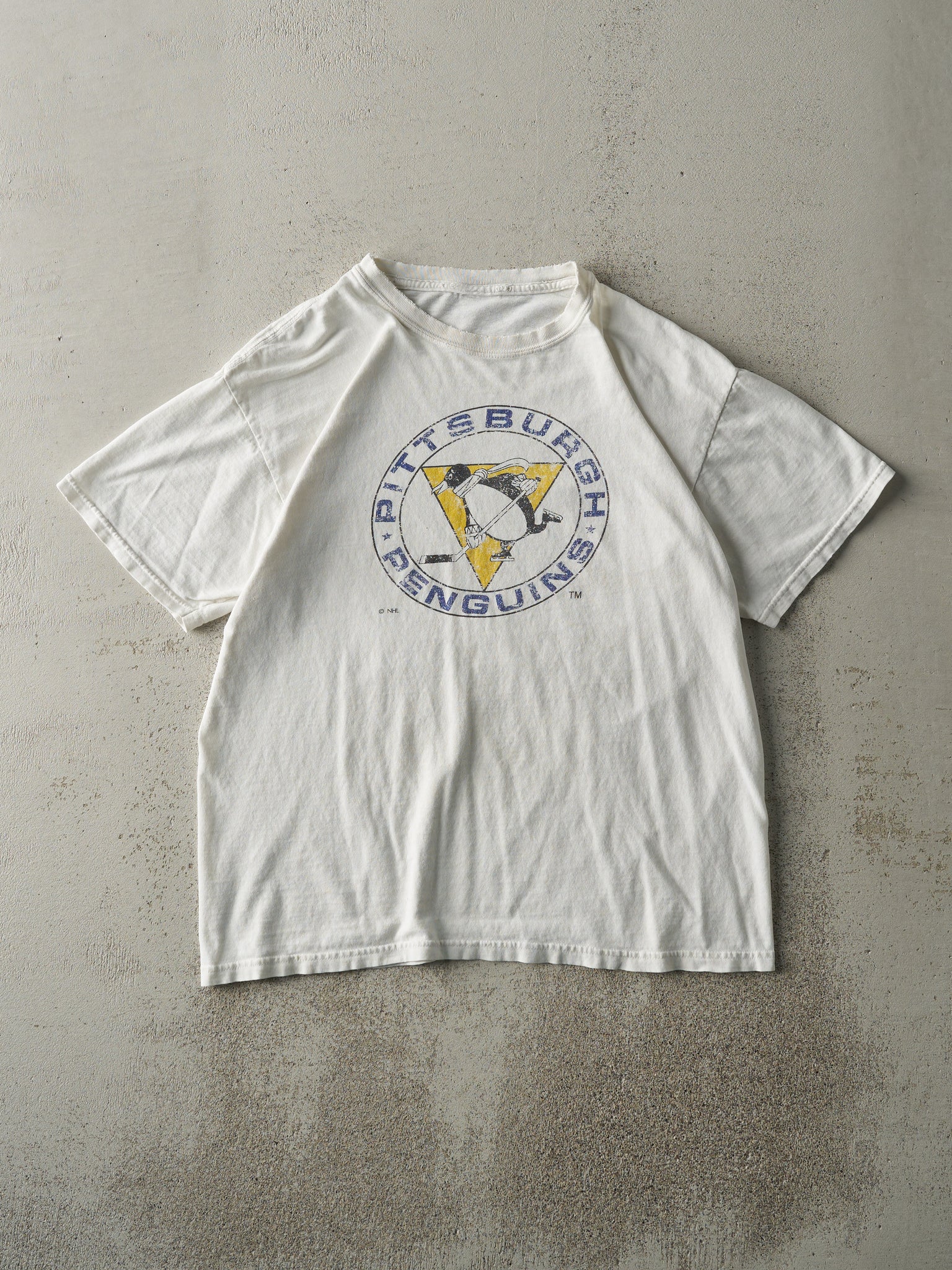 Vintage Y2K White Pittsburgh Penguins NHL Tee (M)