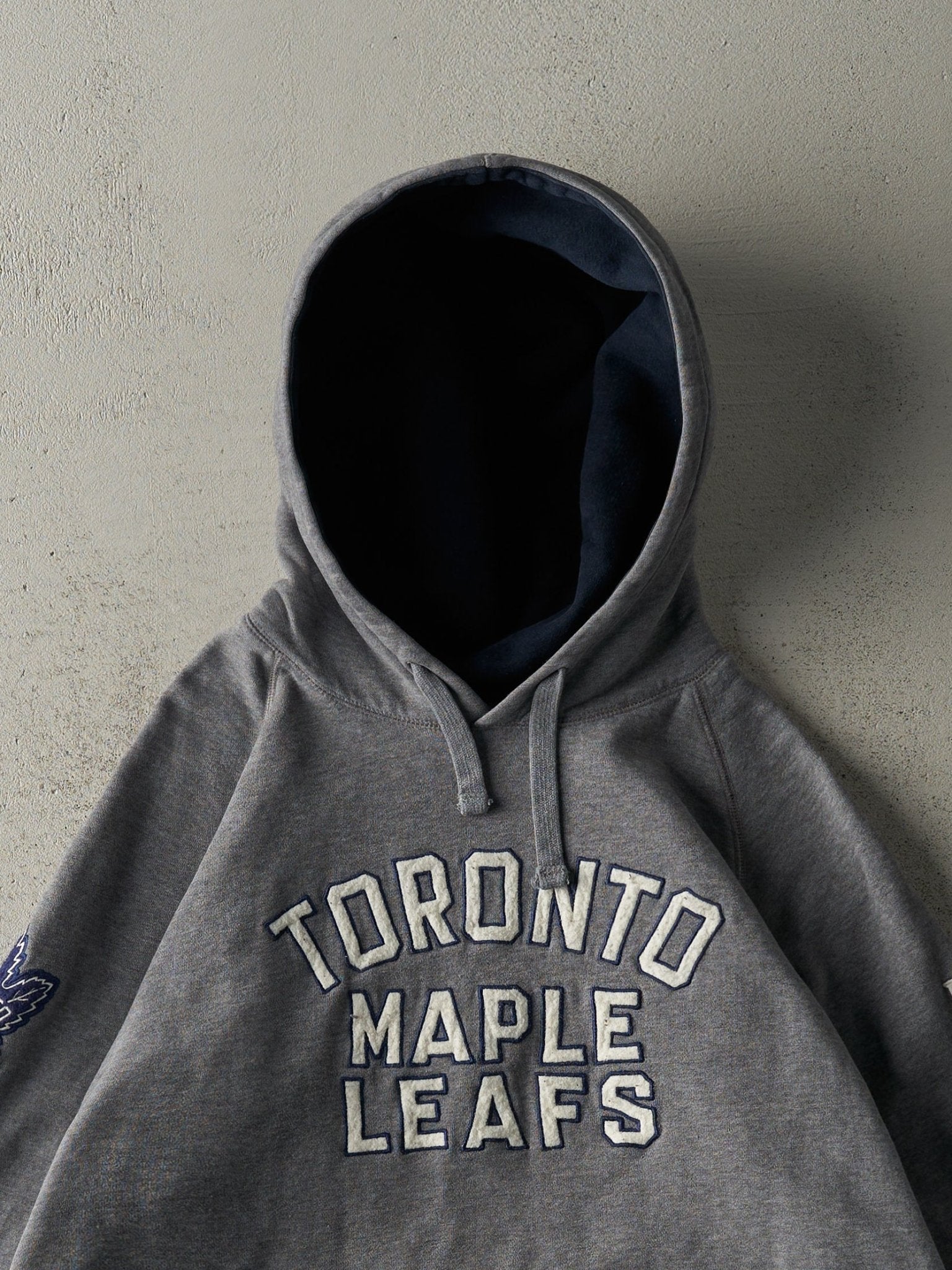 Vintage Y2K Grey Toronto Maple Leafs x Roots Hoodie (L)