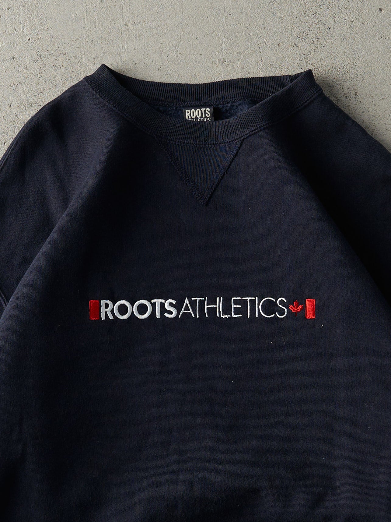 Vintage Y2K Navy Blue Embroidered Roots Athletics Crewneck (L/XL)