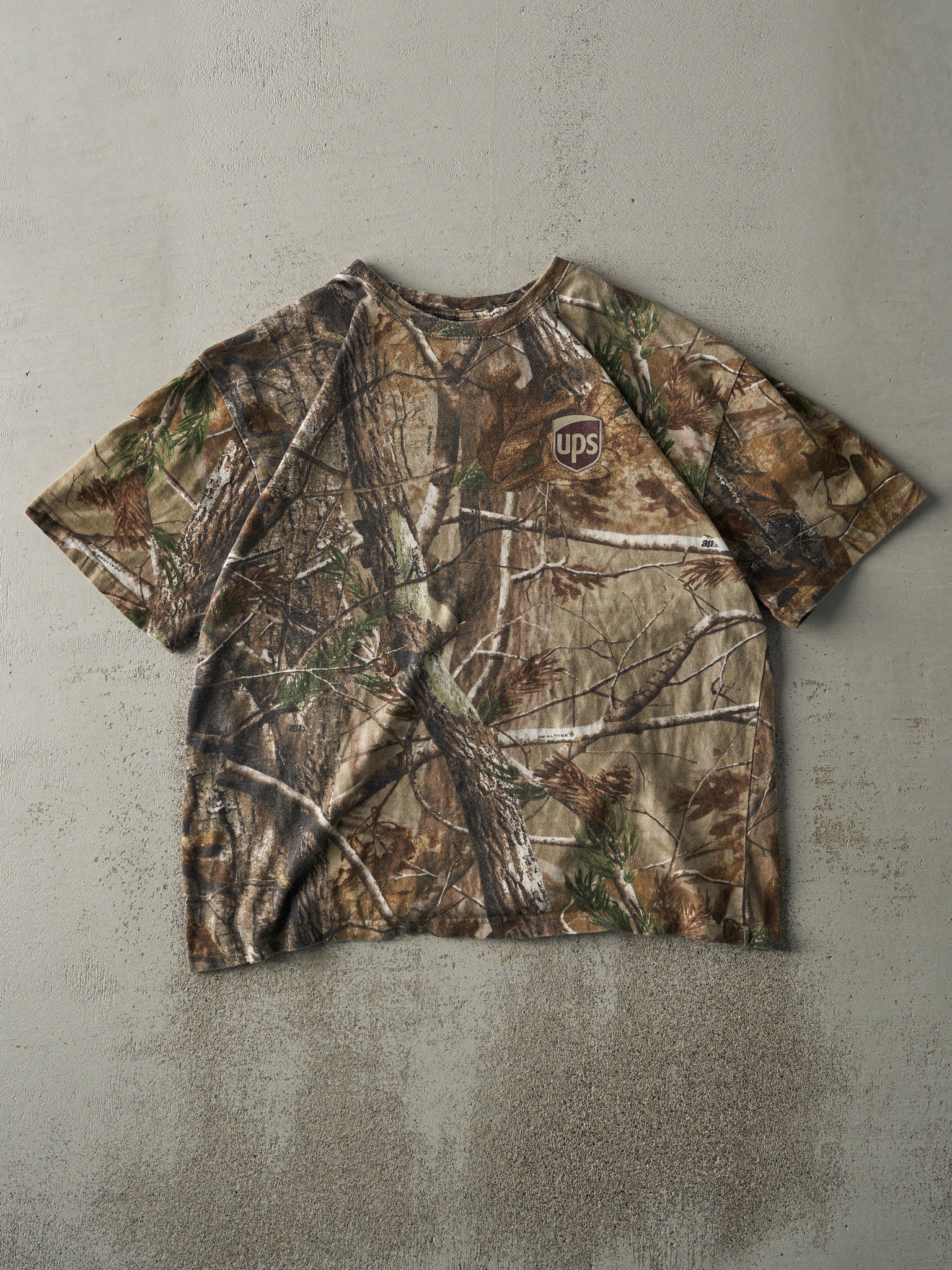 Vintage Y2K UPS x Realtree Camo Tee (M/L)