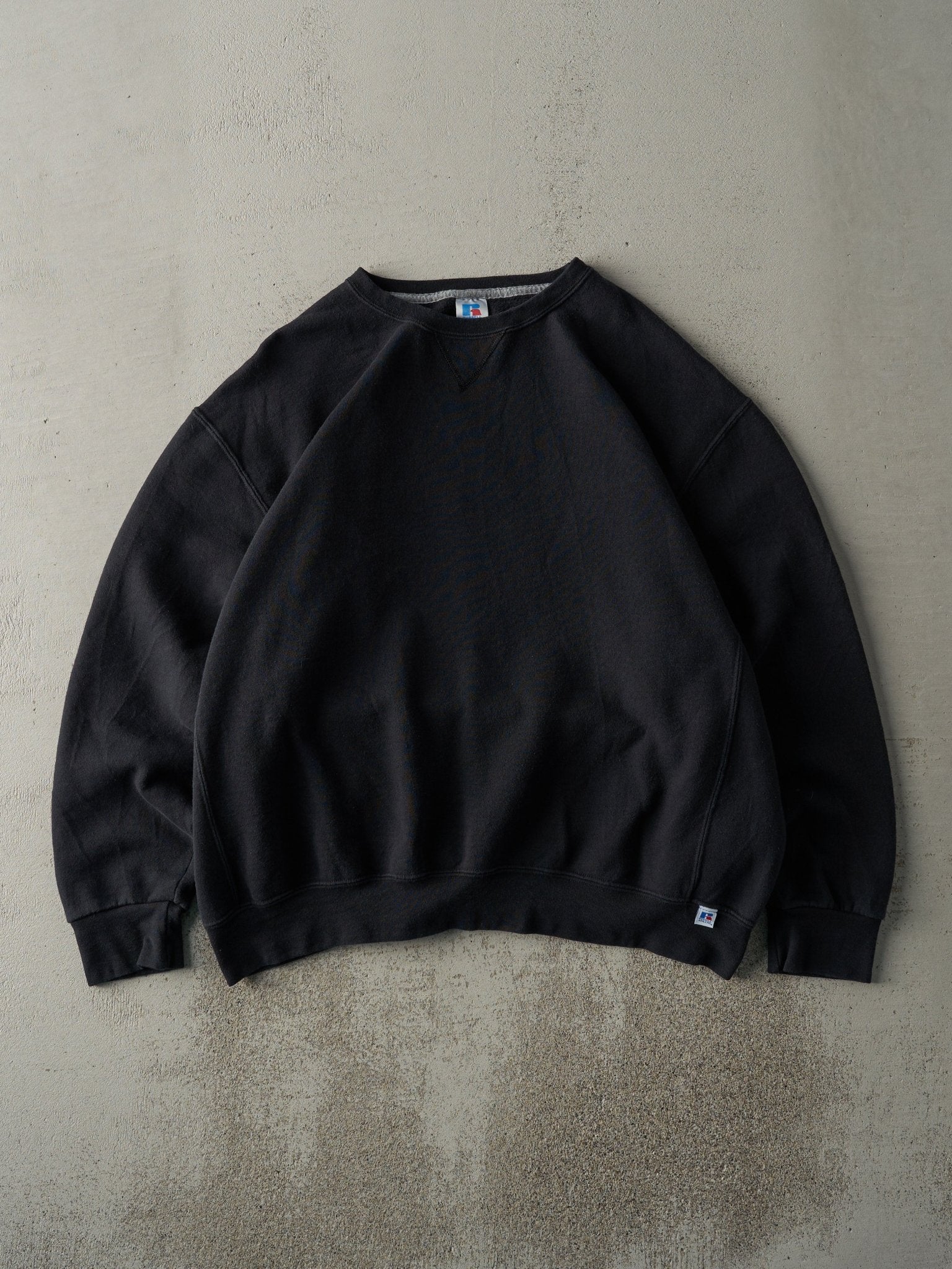 Vintage Y2K Black Blank Russell Athletic Crewneck (L/XL)