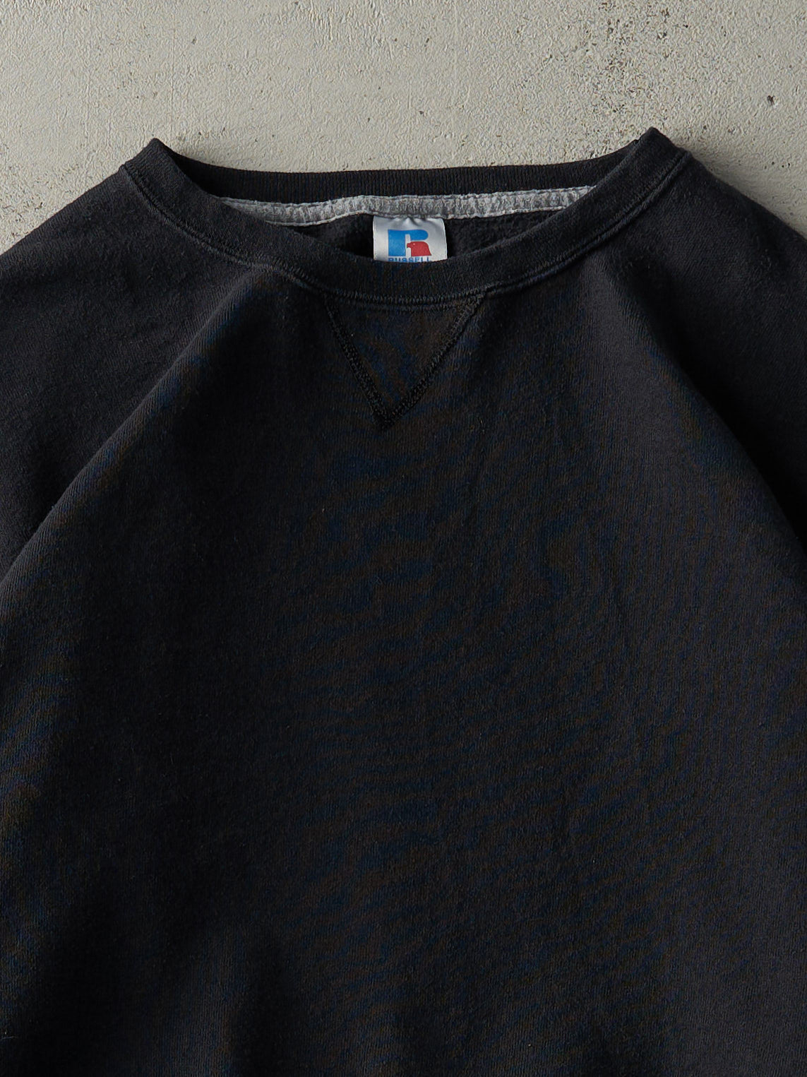 Vintage Y2K Black Blank Russell Athletic Crewneck (L/XL)