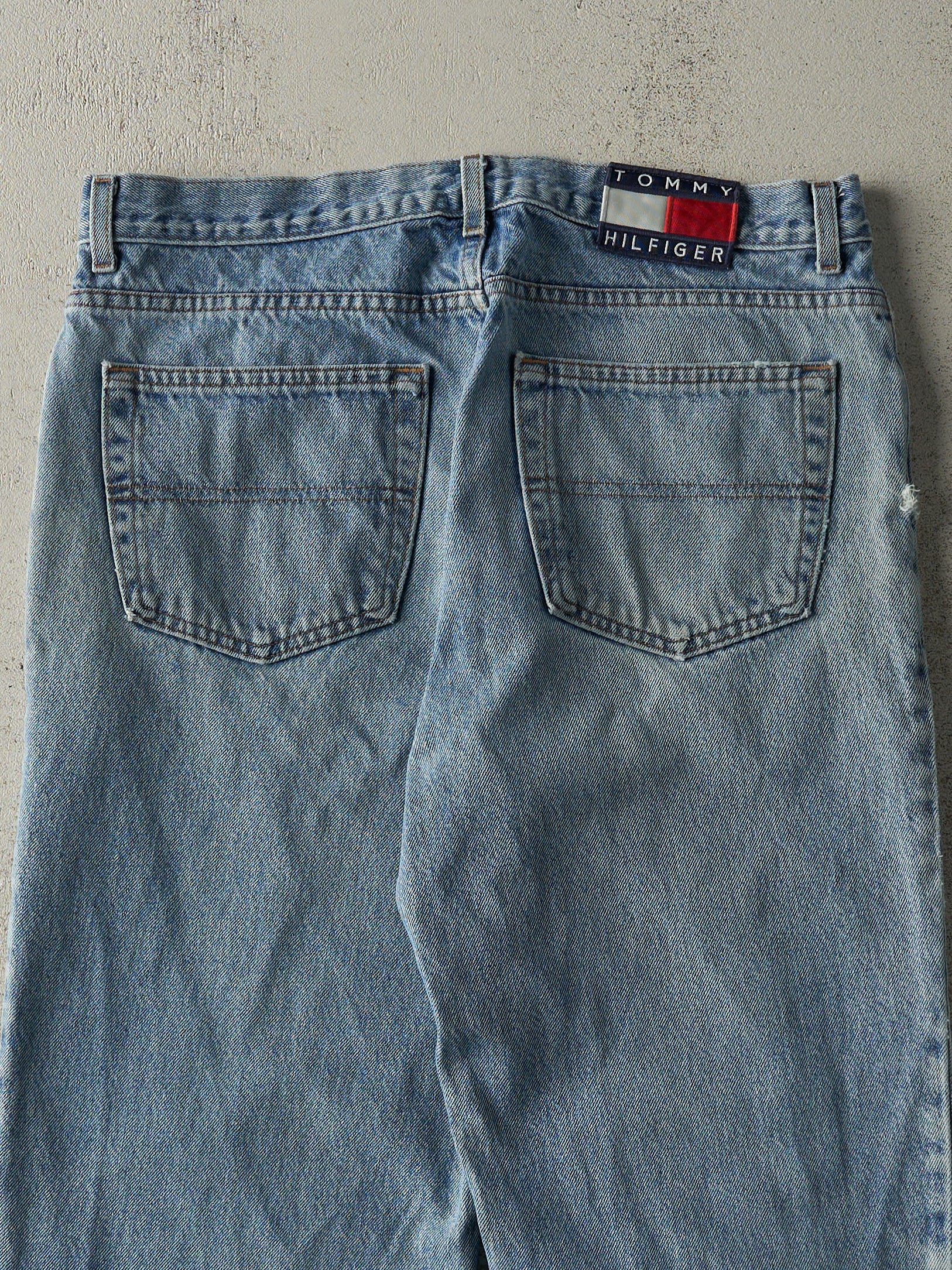 Vintage 90s Light Wash Tommy Hilfiger Jeans (35x30.5)