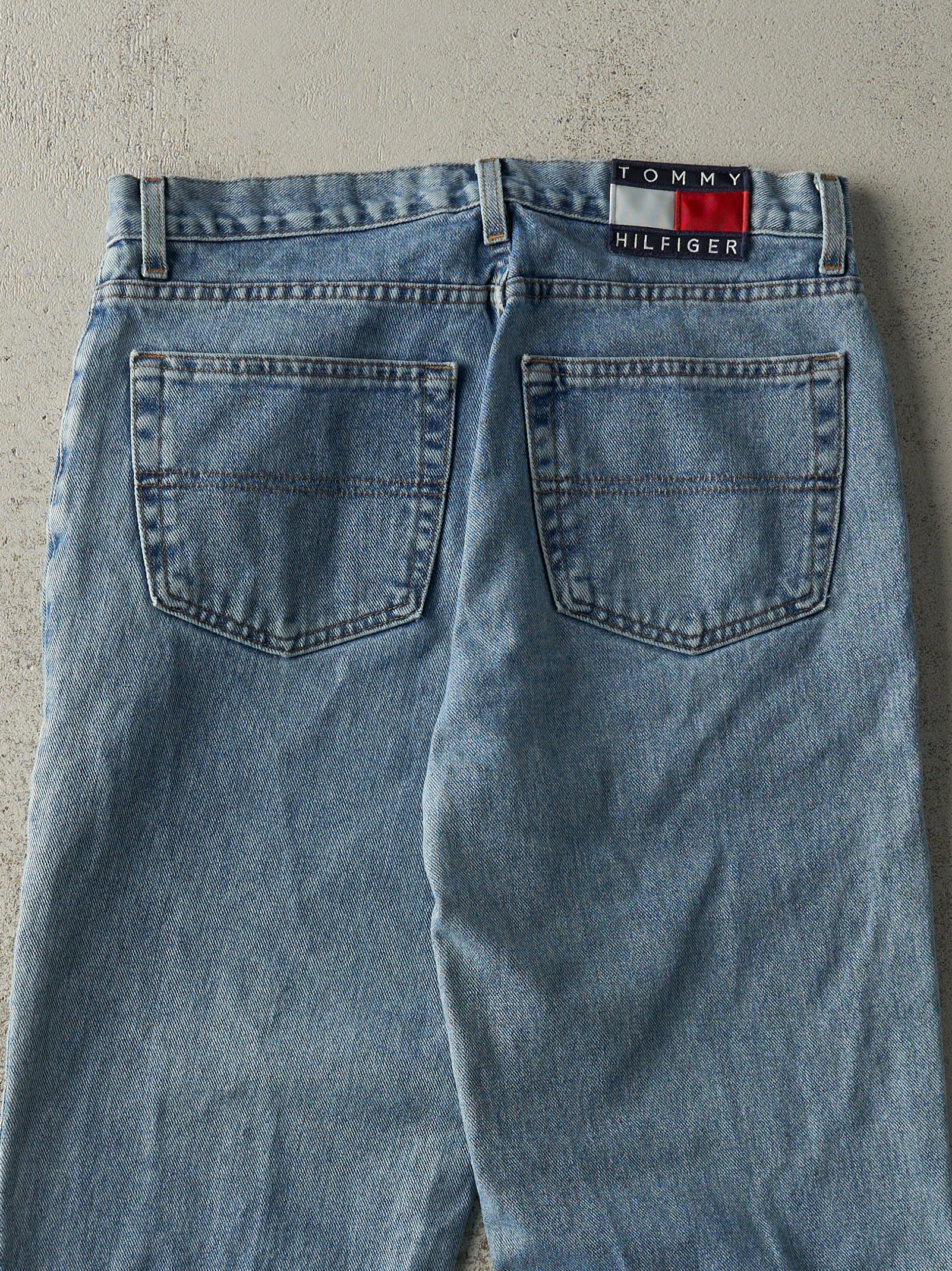 Vintage 90s Light Wash Tommy Hilfiger Jeans (32.5x30)