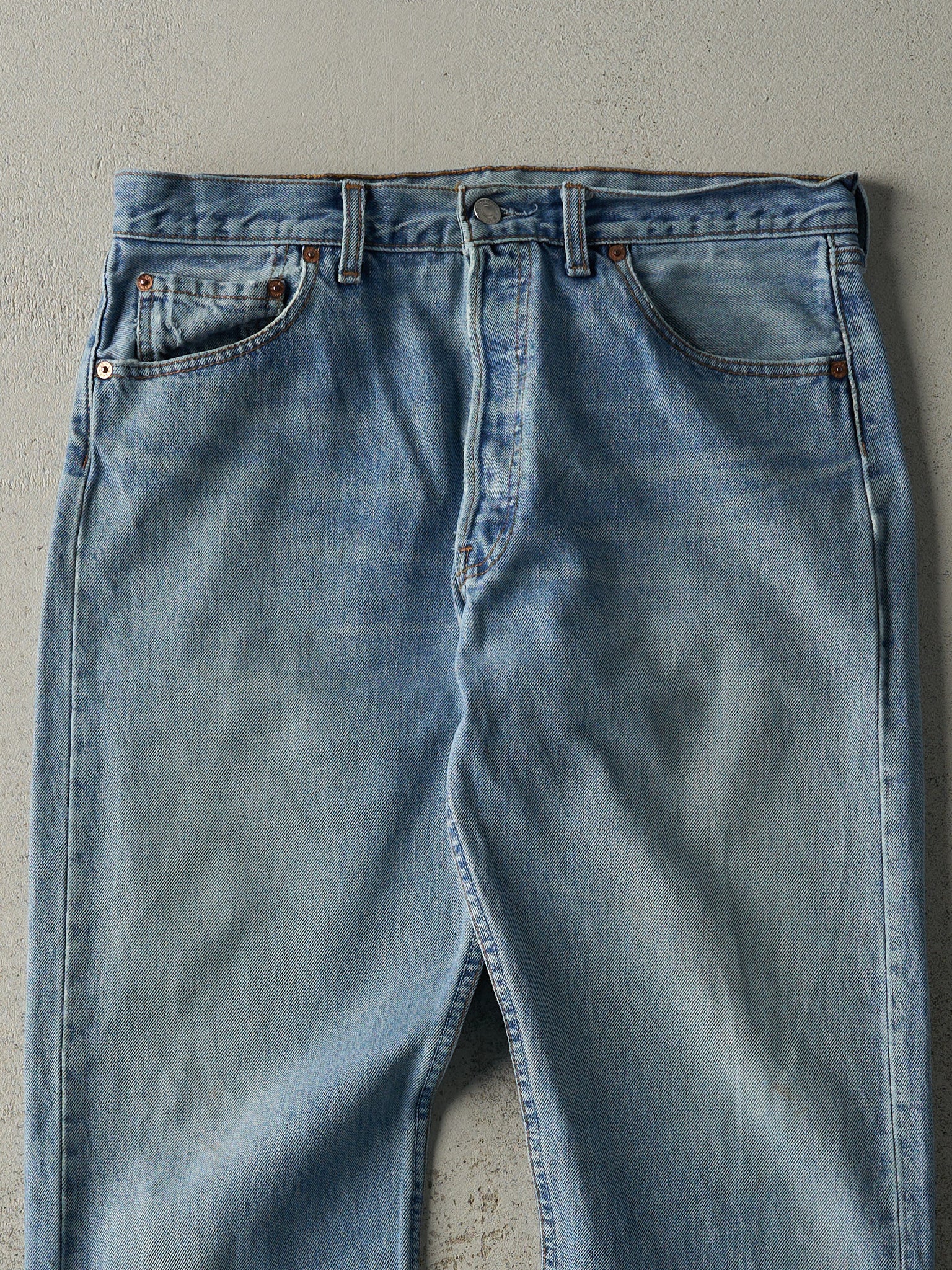 Vintage 90s Light Wash Levi's 501 Jeans (33x31.5)